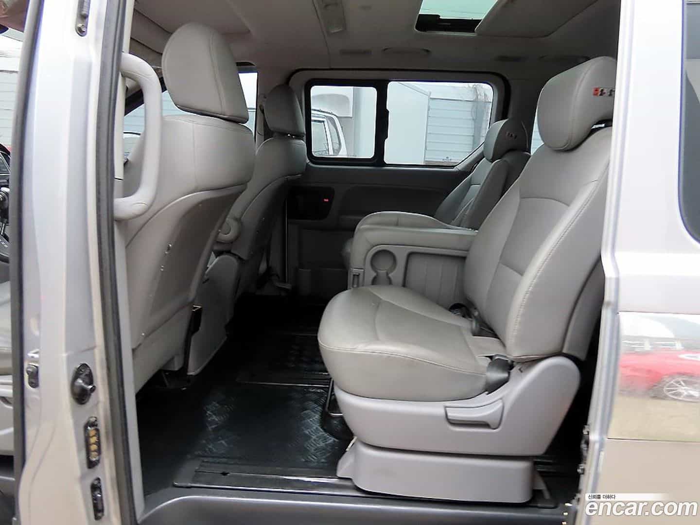 Starex Hyundai 2018.2-INNER-006