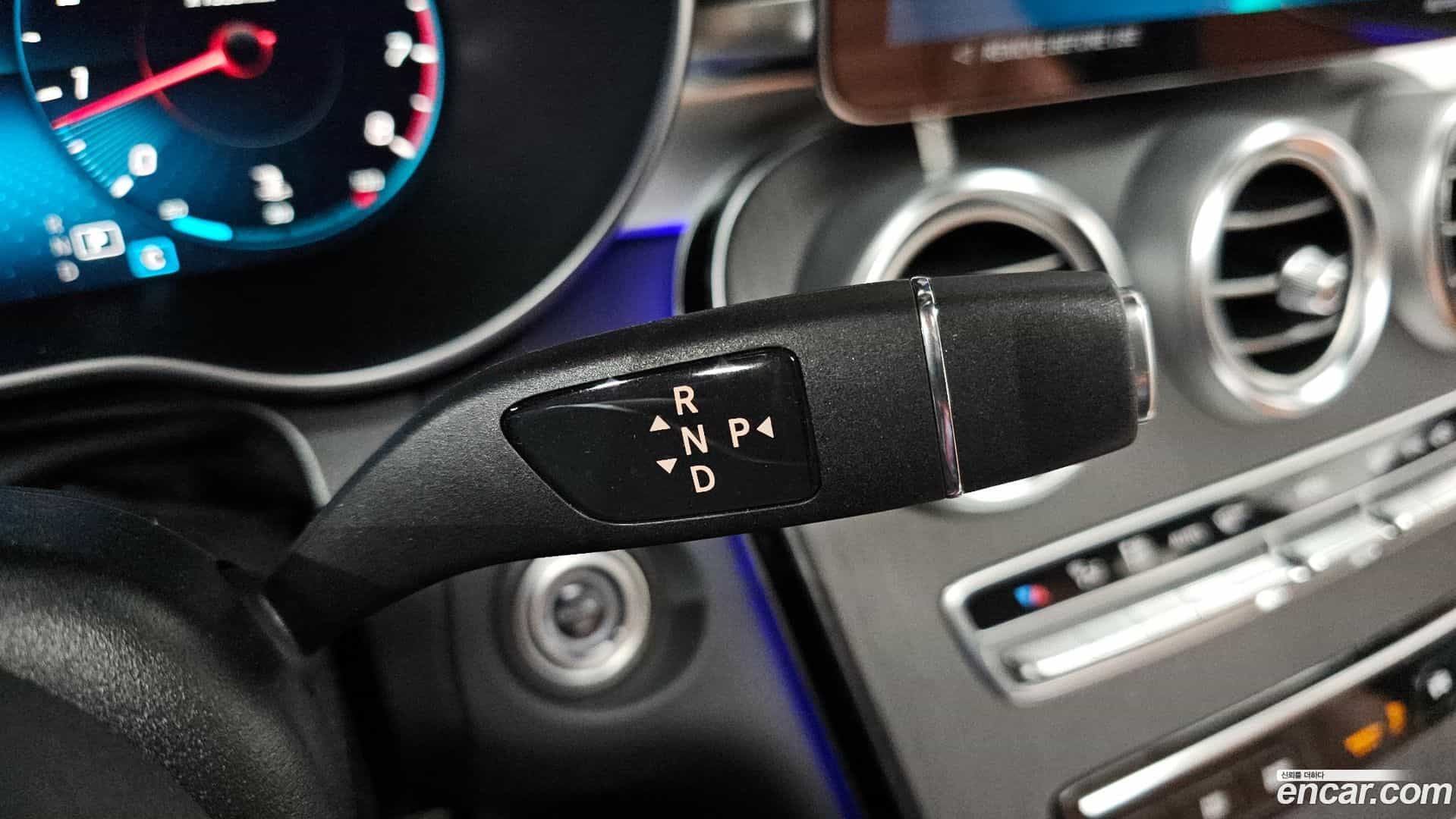 GLC-Class Mercedes-Benz 2022.6-INNER-009