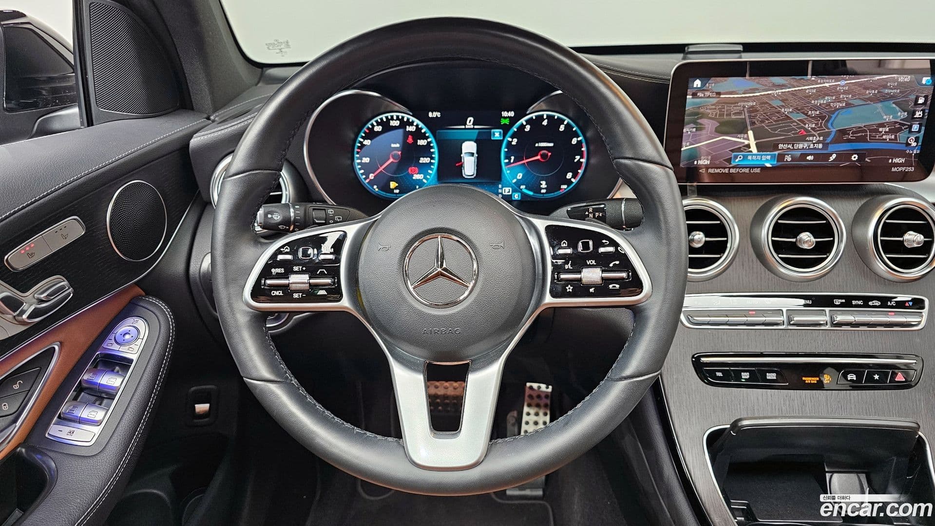 Main__Slider__Photo:GLC-Class Mercedes-Benz 2022.6-12