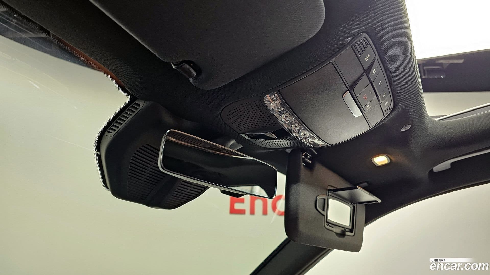 Main__Slider__Photo:GLC-Class Mercedes-Benz 2022.6-16