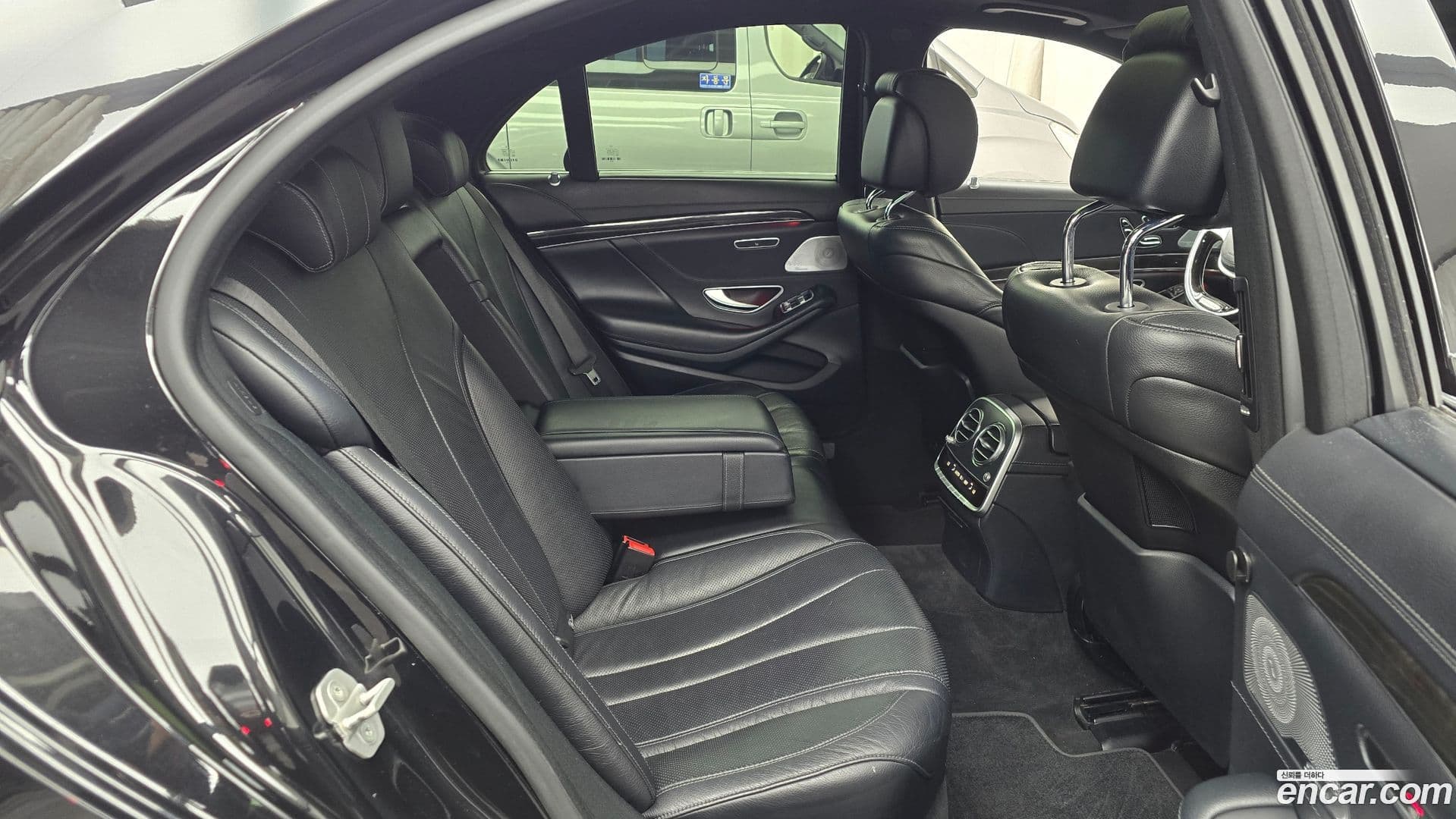 Main__Slider__Photo:S-Class Mercedes-Benz 2015.3-11