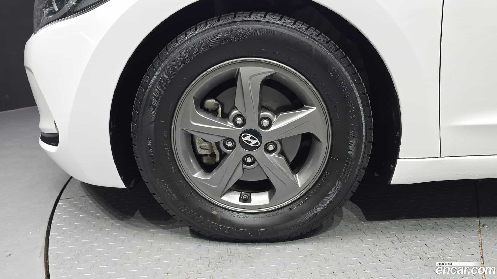 AVANTE Hyundai 2016.7-OUTER-005