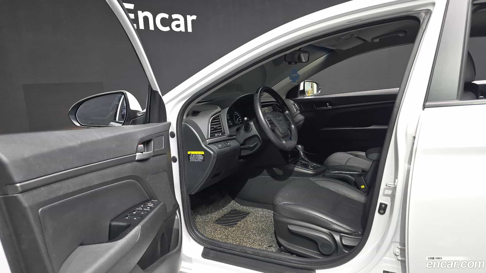 AVANTE Hyundai 2016.7-INNER-010