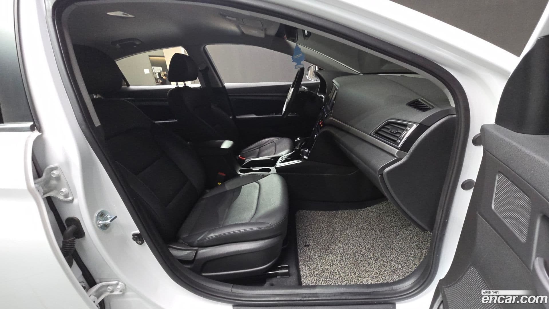 Main__Slider__Photo:AVANTE Hyundai 2016.7-10