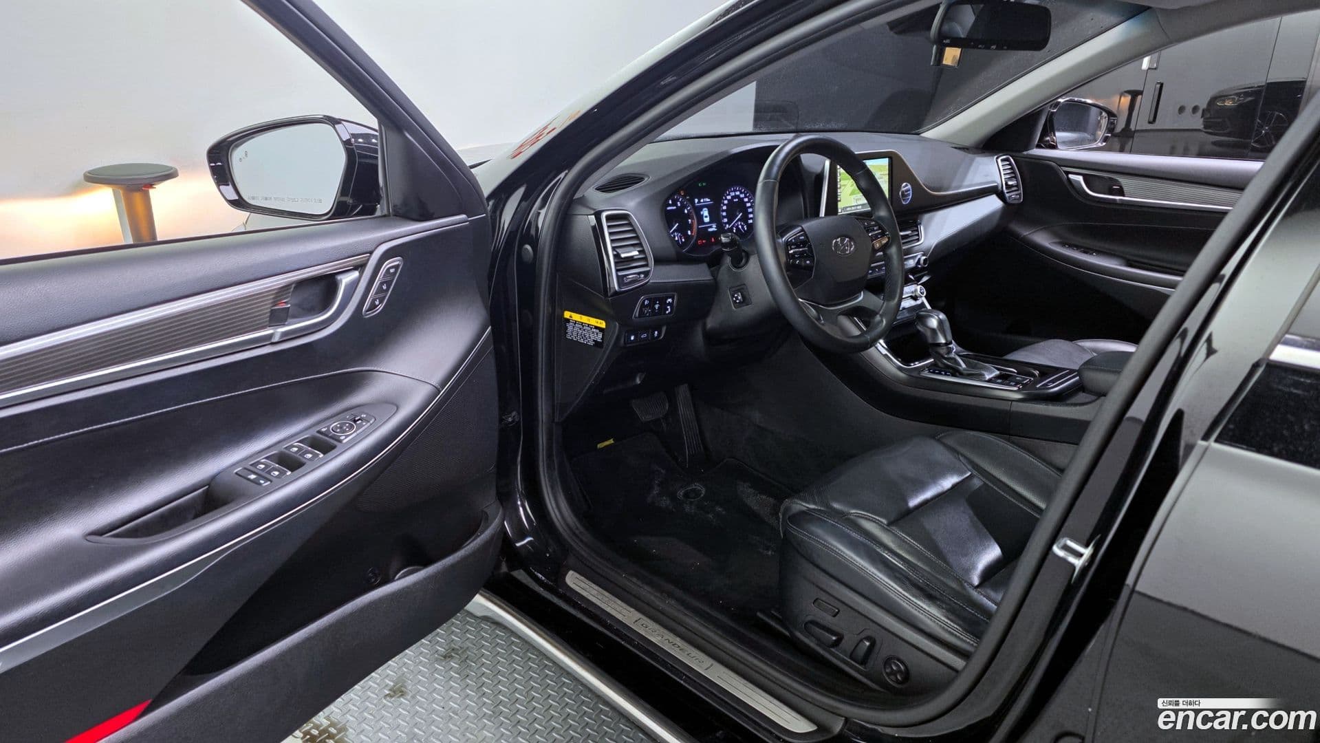 Main__Slider__Photo:Grandeur Hyundai 2017.0-9