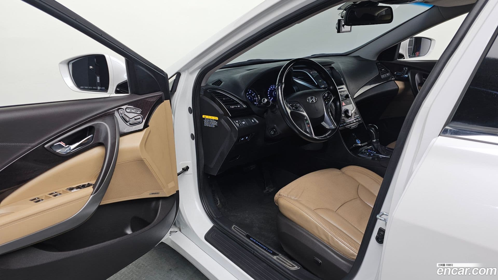 Main__Slider__Photo:Grandeur Hyundai 2015.11-9