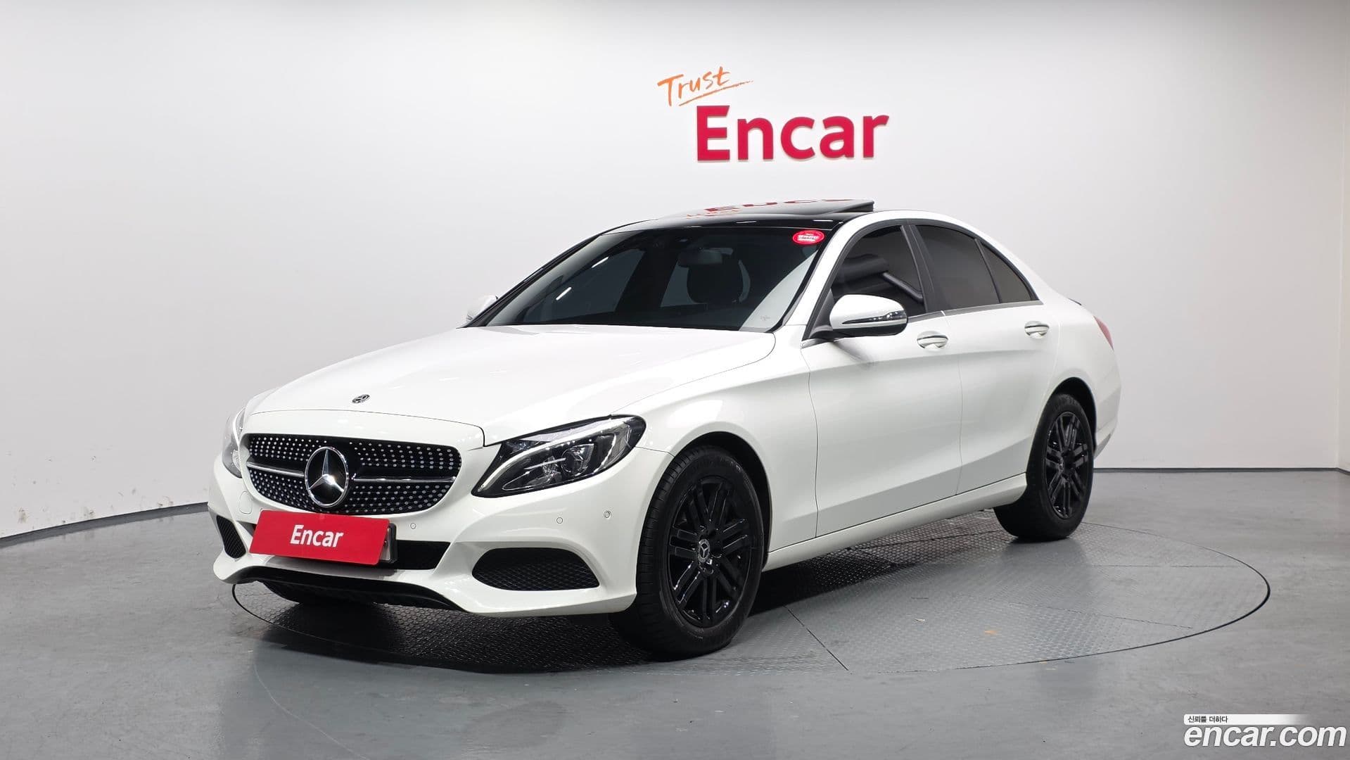 Main__Slider__Photo:C-Class Mercedes-Benz 2018.0-0