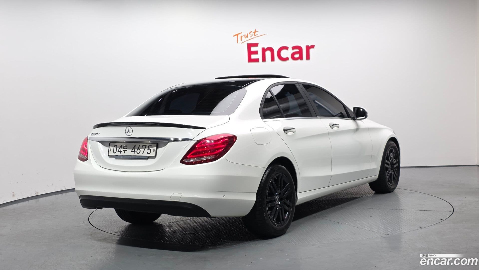 Main__Slider__Photo:C-Class Mercedes-Benz 2018.0-1