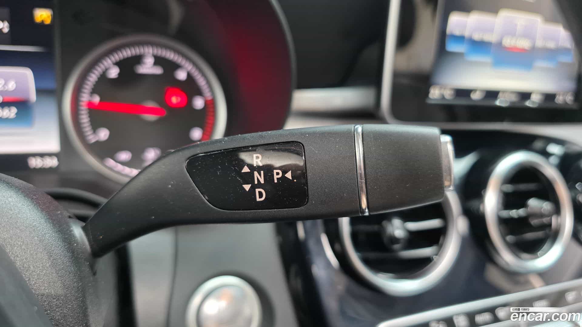 C-Class Mercedes-Benz 2018.0-INNER-009