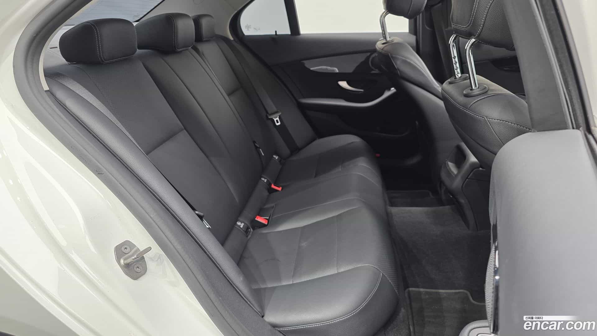 C-Class Mercedes-Benz 2018.0-OPTION-016