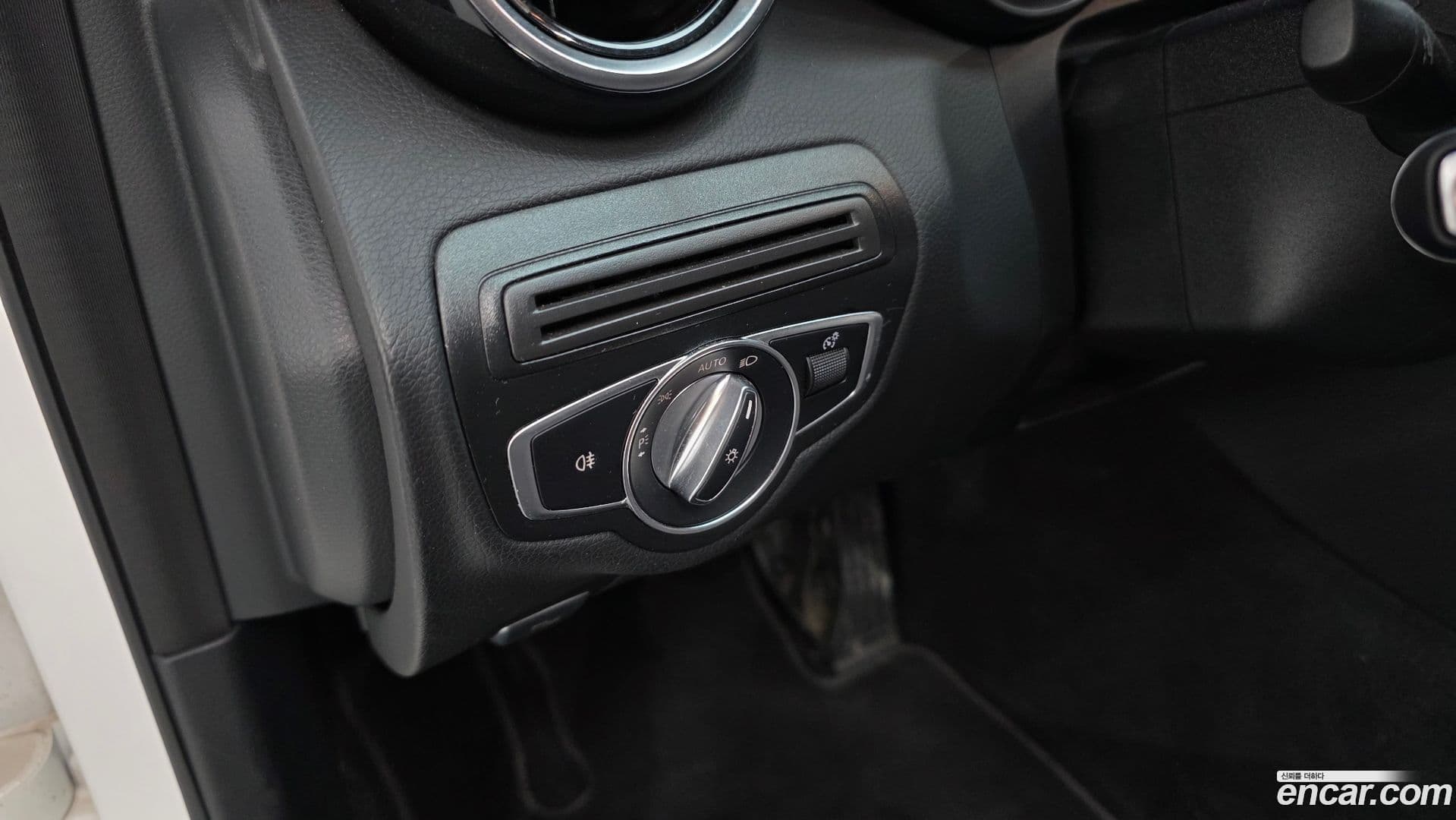 Main__Slider__Photo:C-Class Mercedes-Benz 2018.0-17