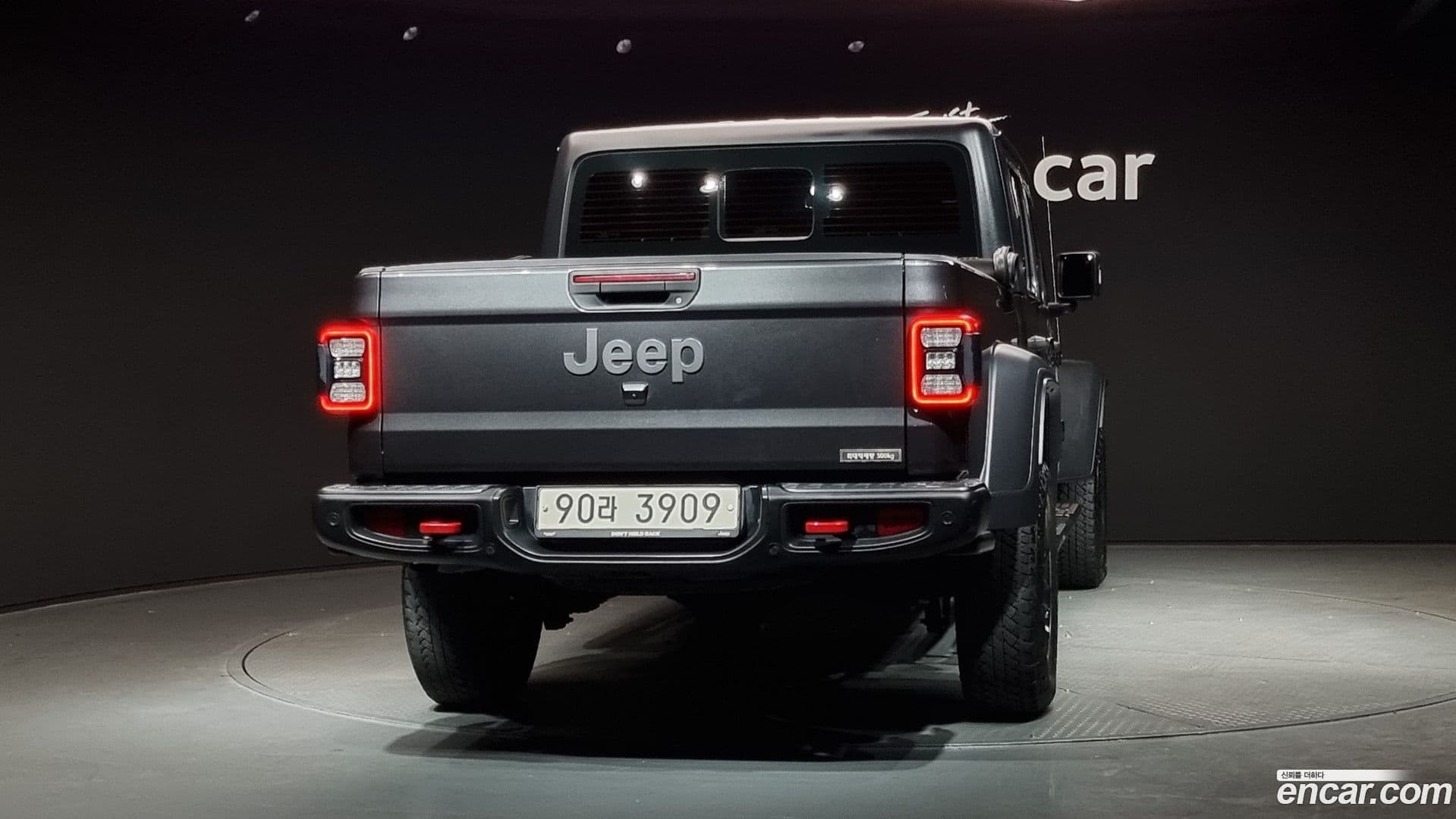 Main__Slider__Photo:Gladiator Jeep 2021.2-3