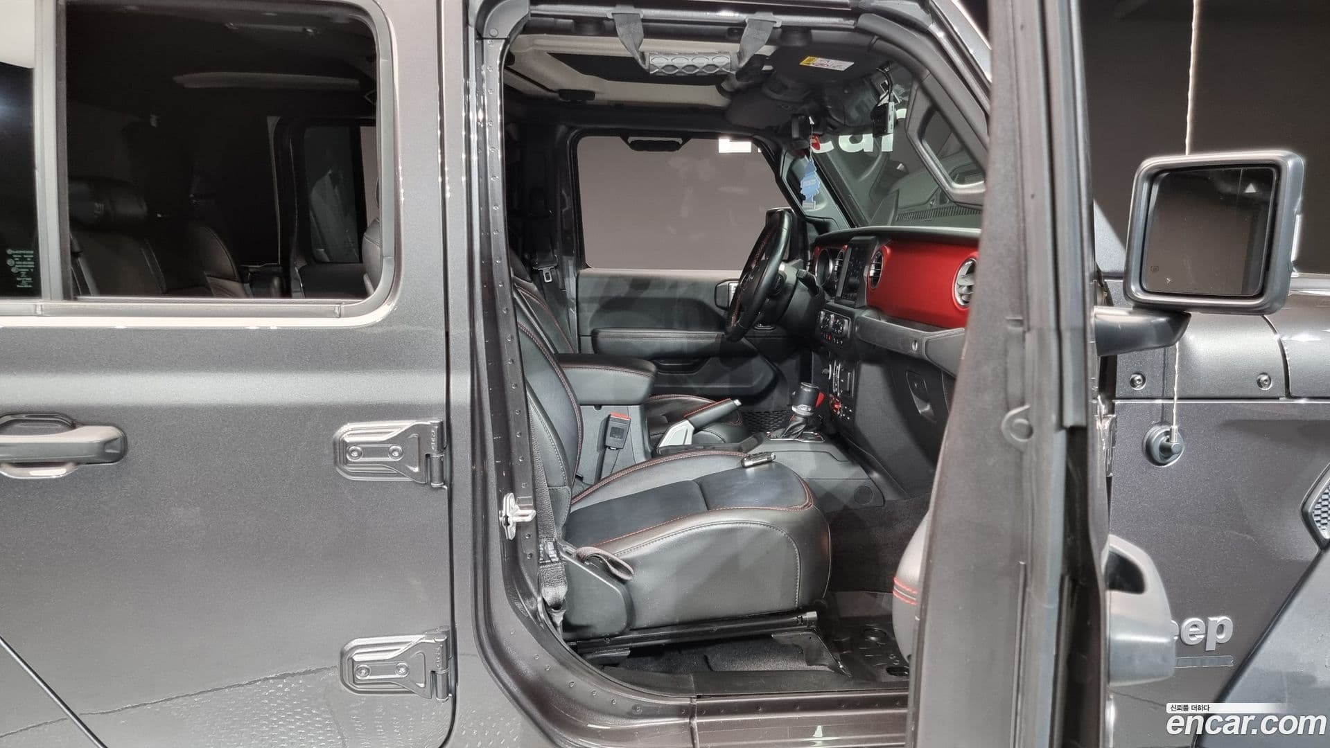 Main__Slider__Photo:Gladiator Jeep 2021.2-9