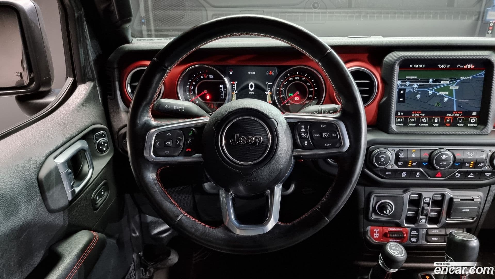 Main__Slider__Photo:Gladiator Jeep 2021.2-12