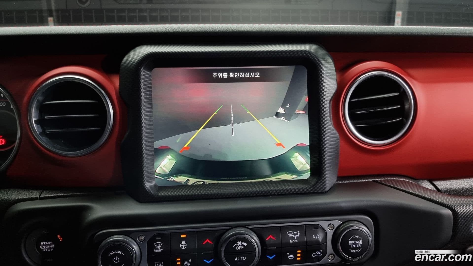 Main__Slider__Photo:Gladiator Jeep 2021.2-14