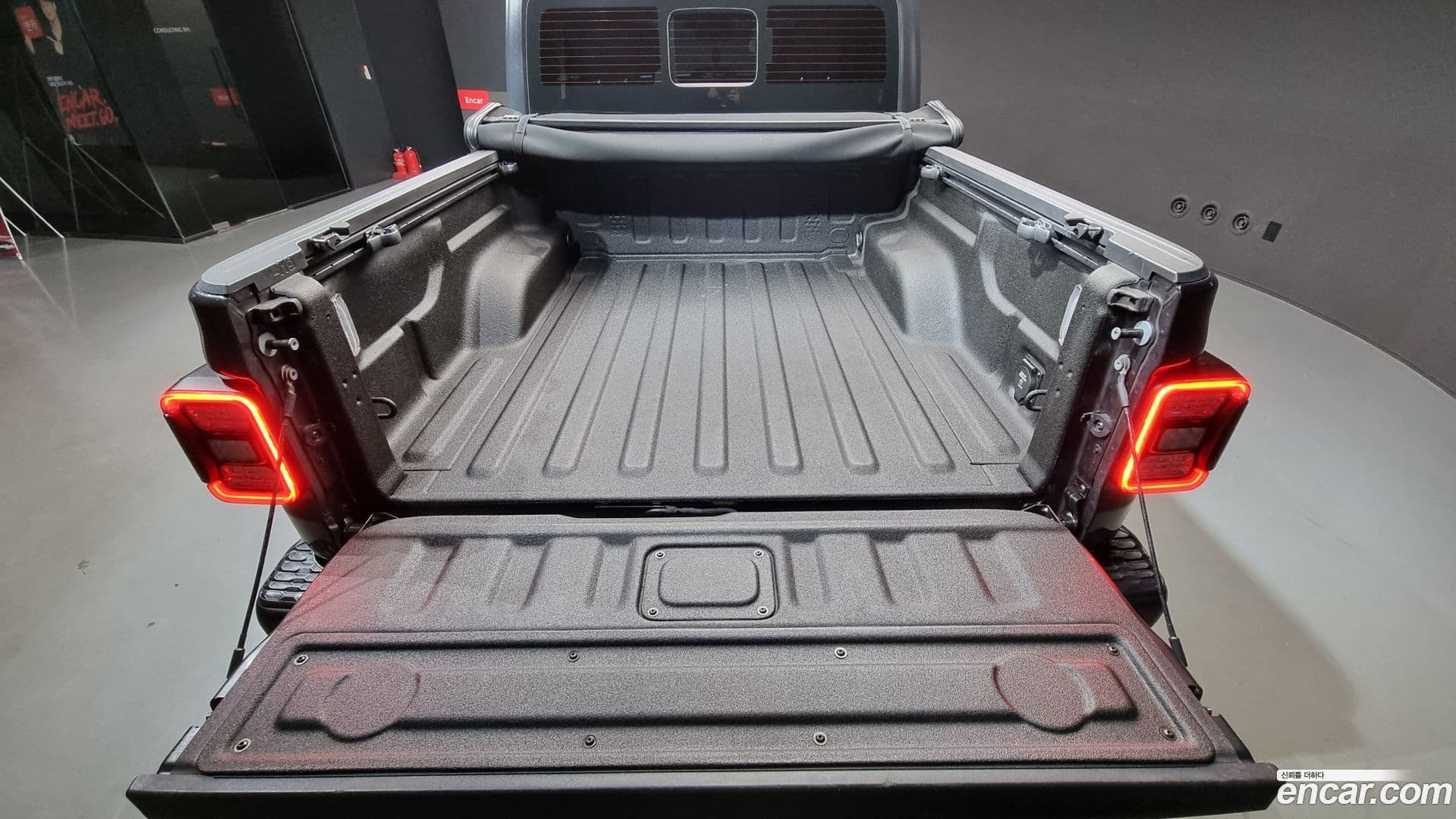 Main__Slider__Photo:Gladiator Jeep 2021.2-19