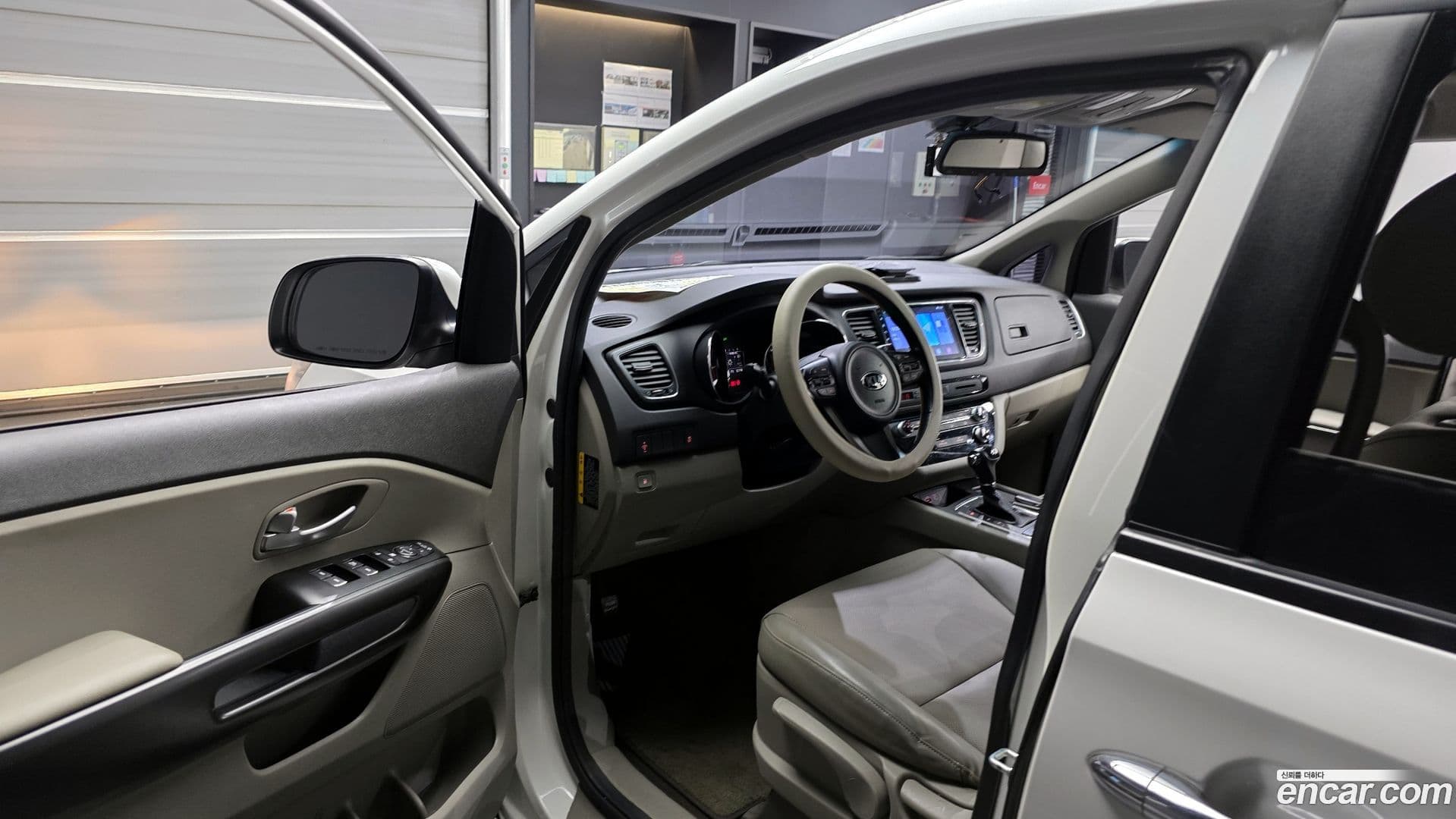 Main__Slider__Photo:Canival Kia 2016.4-9