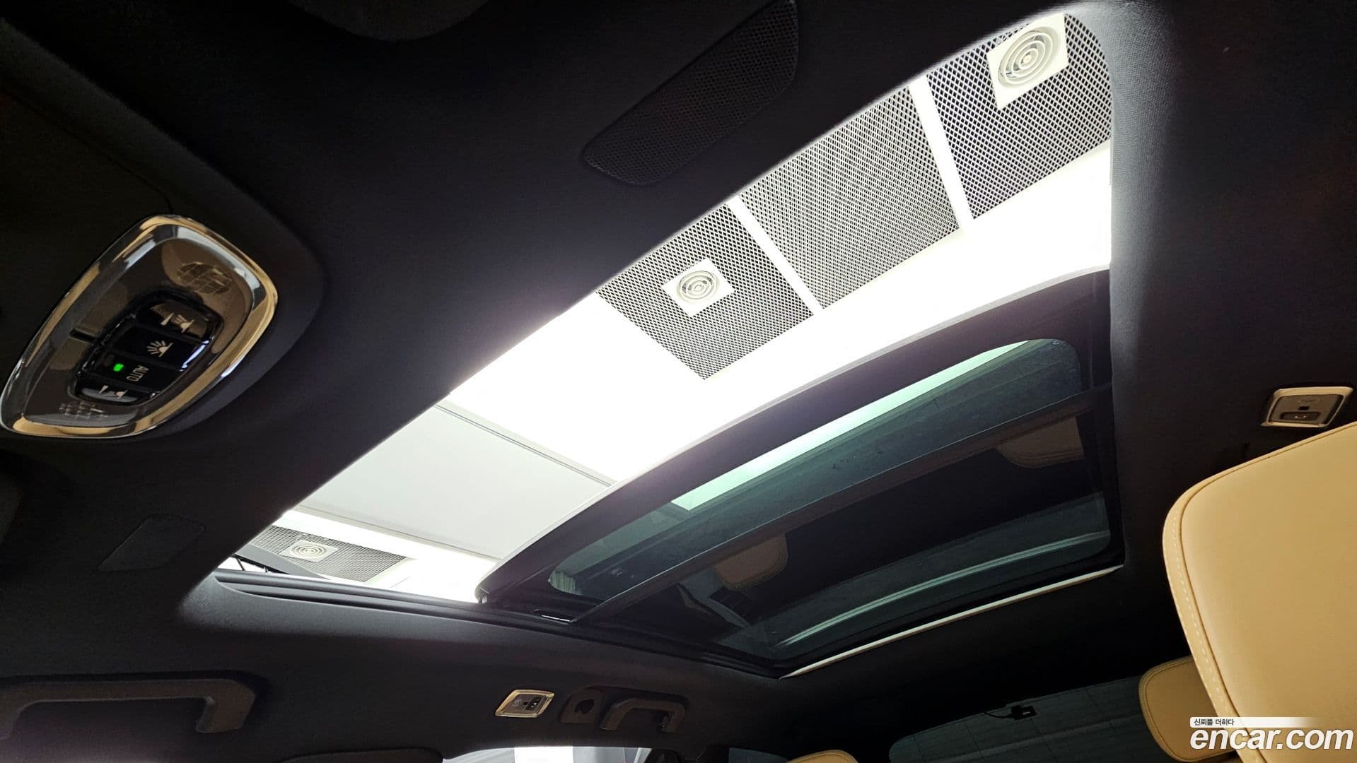 Main__Slider__Photo:V60 Volvo 2020.2-17