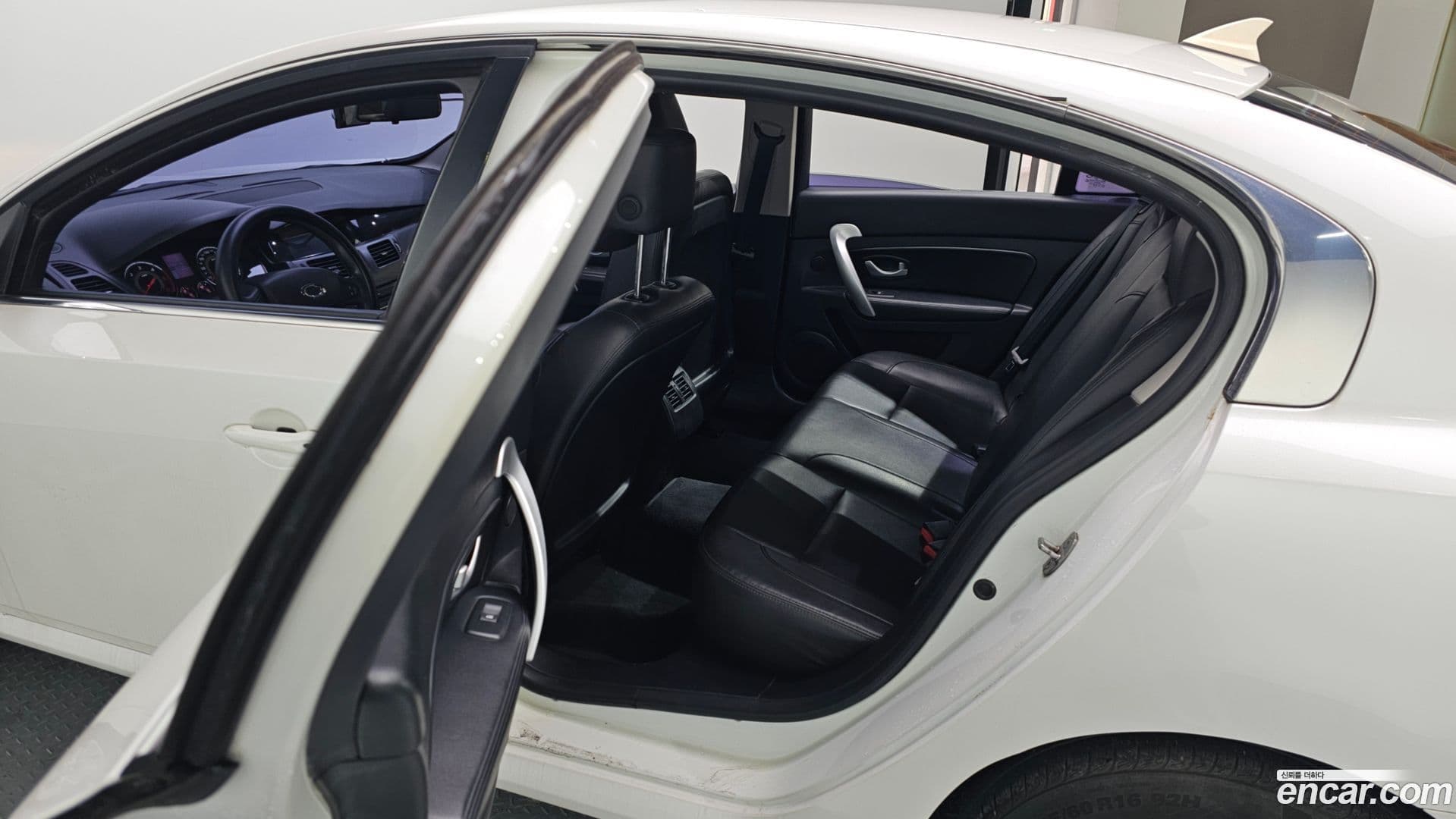 Main__Slider__Photo:SM5 Renault-KoreaSamsung 2015.9-12