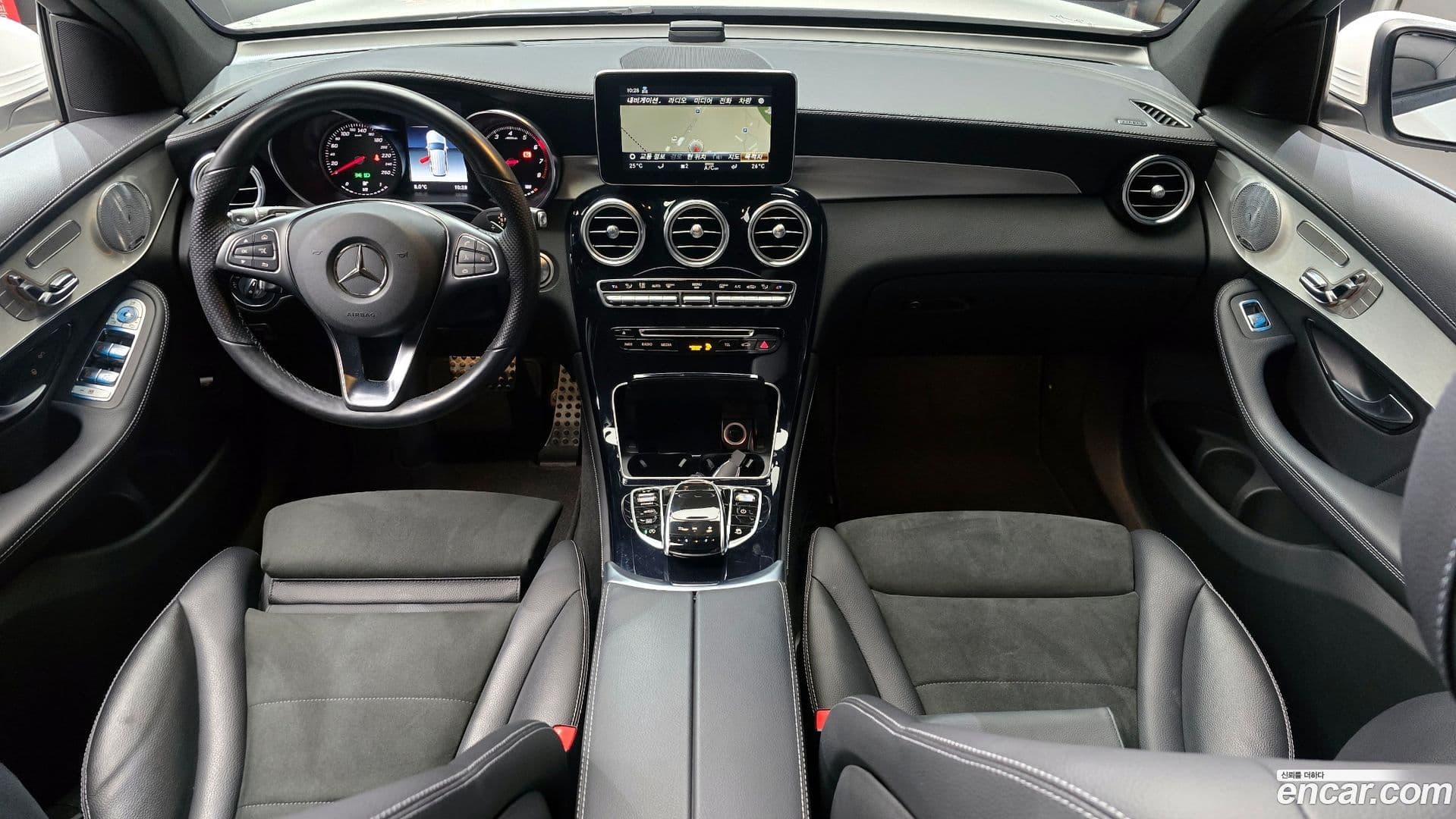 Main__Slider__Photo:GLC-Class Mercedes-Benz 2019.9-6