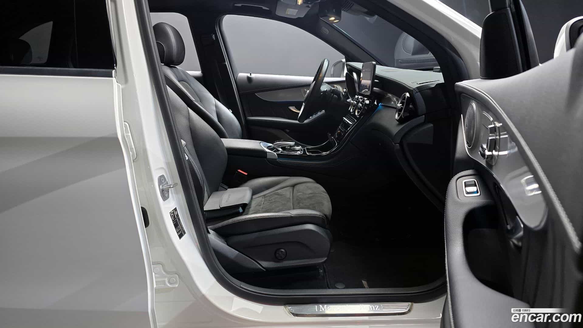 GLC-Class Mercedes-Benz 2019.9-INNER-010