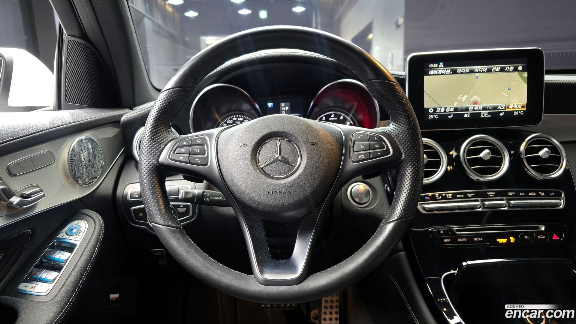 Main__Slider__Photo:GLC-Class Mercedes-Benz 2019.9-12