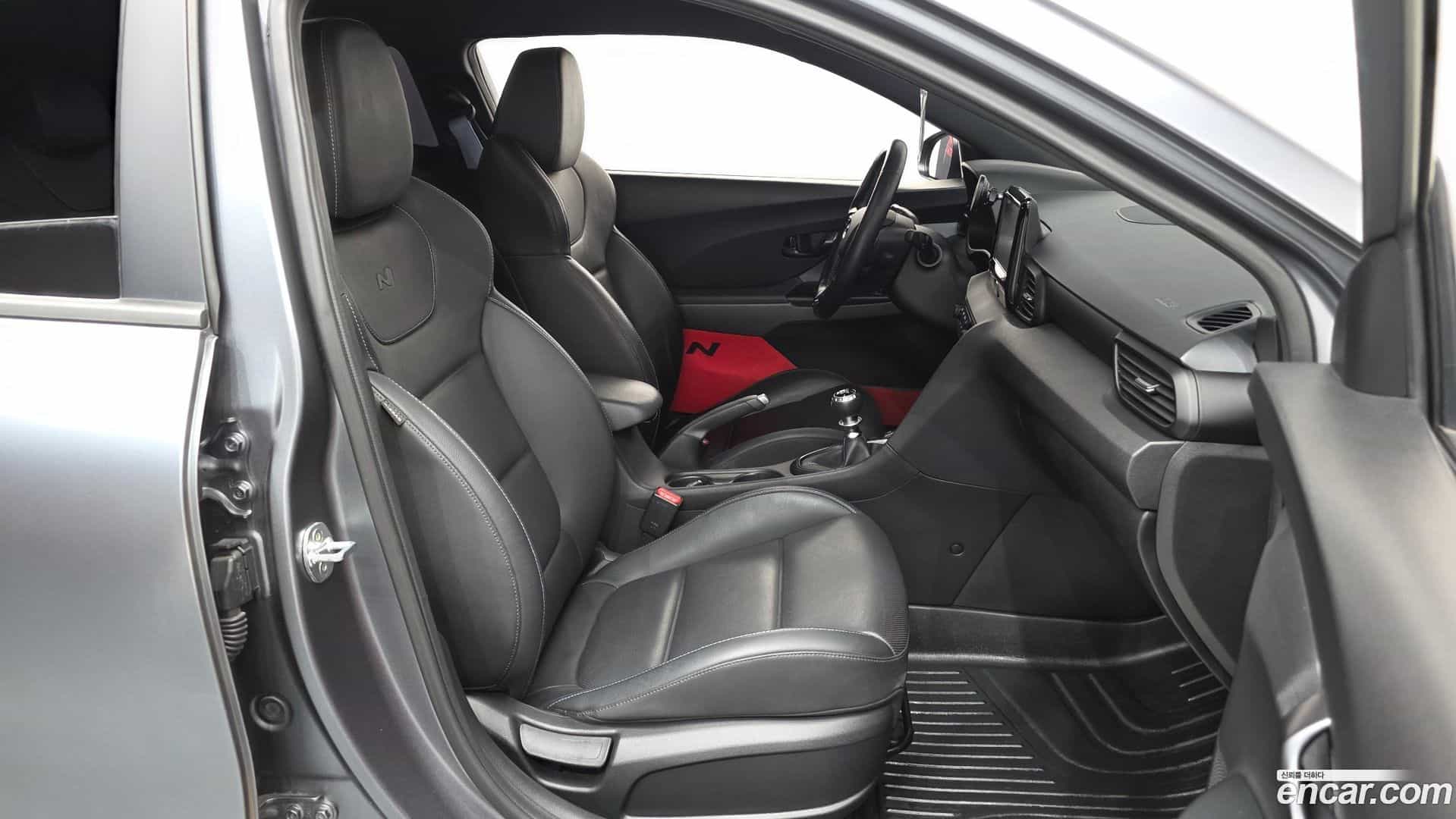 Veloster Hyundai 2019.8-OPTION-015