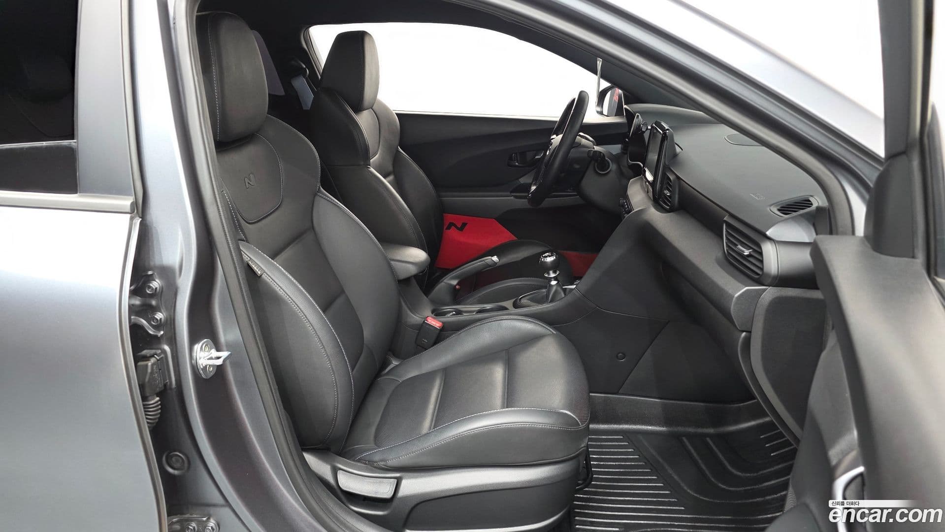 Main__Slider__Photo:Veloster Hyundai 2019.8-10