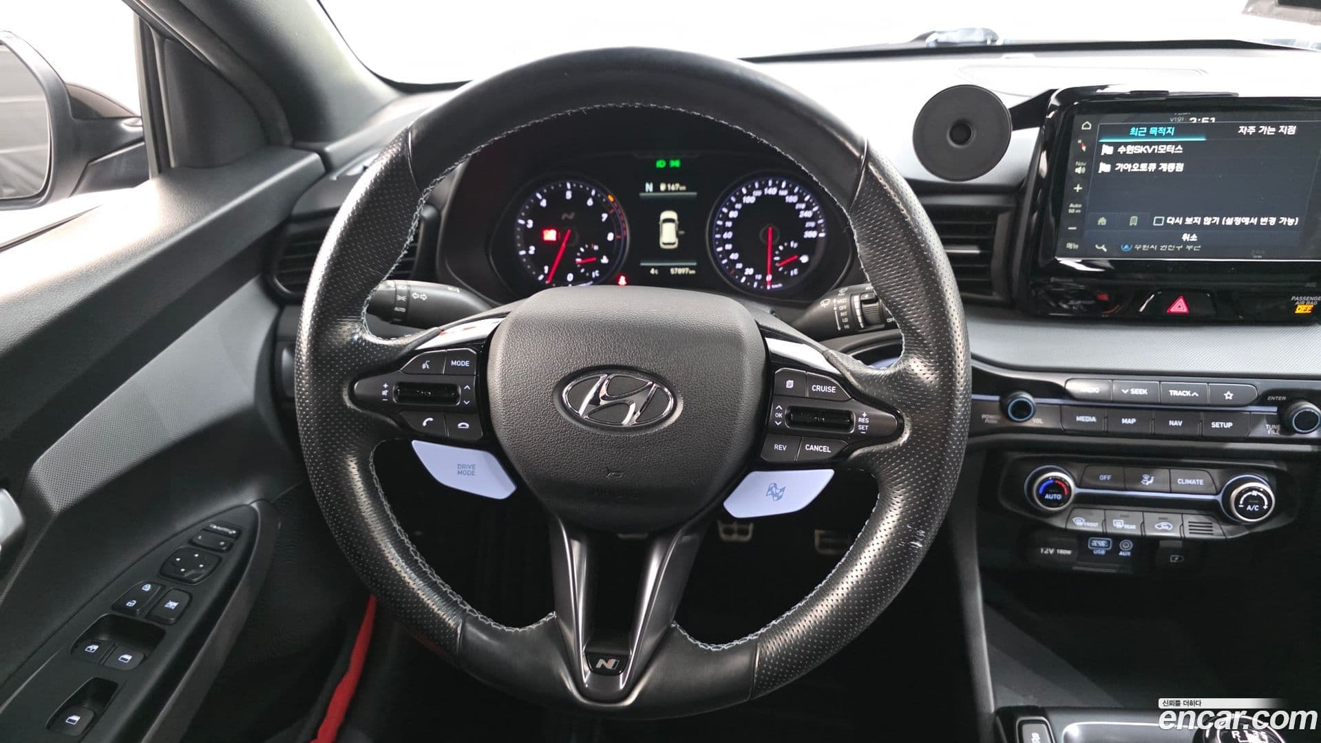 Main__Slider__Photo:Veloster Hyundai 2019.8-13