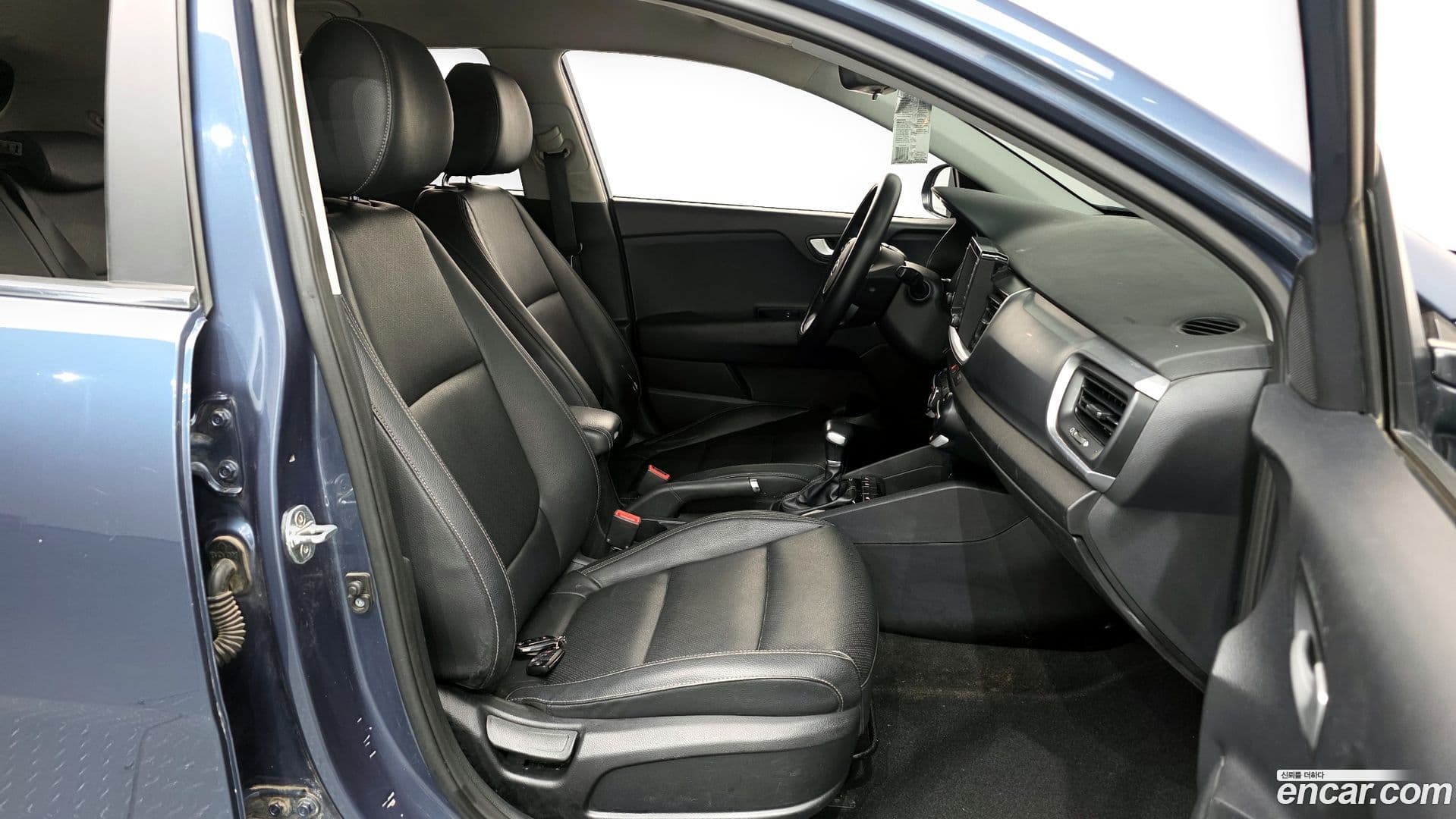 Main__Slider__Photo:Stonic Kia 2018.3-9