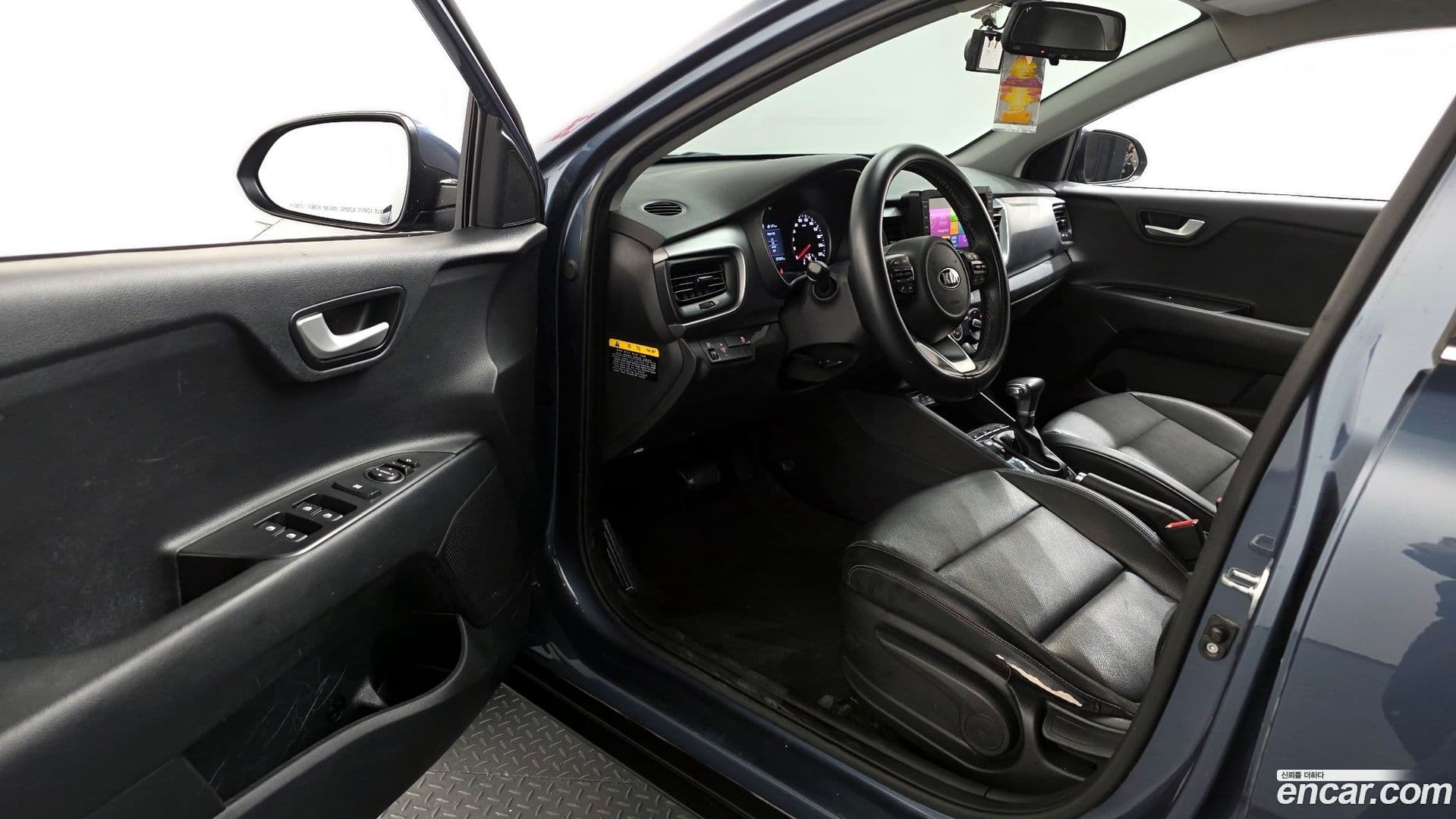 Main__Slider__Photo:Stonic Kia 2018.3-10