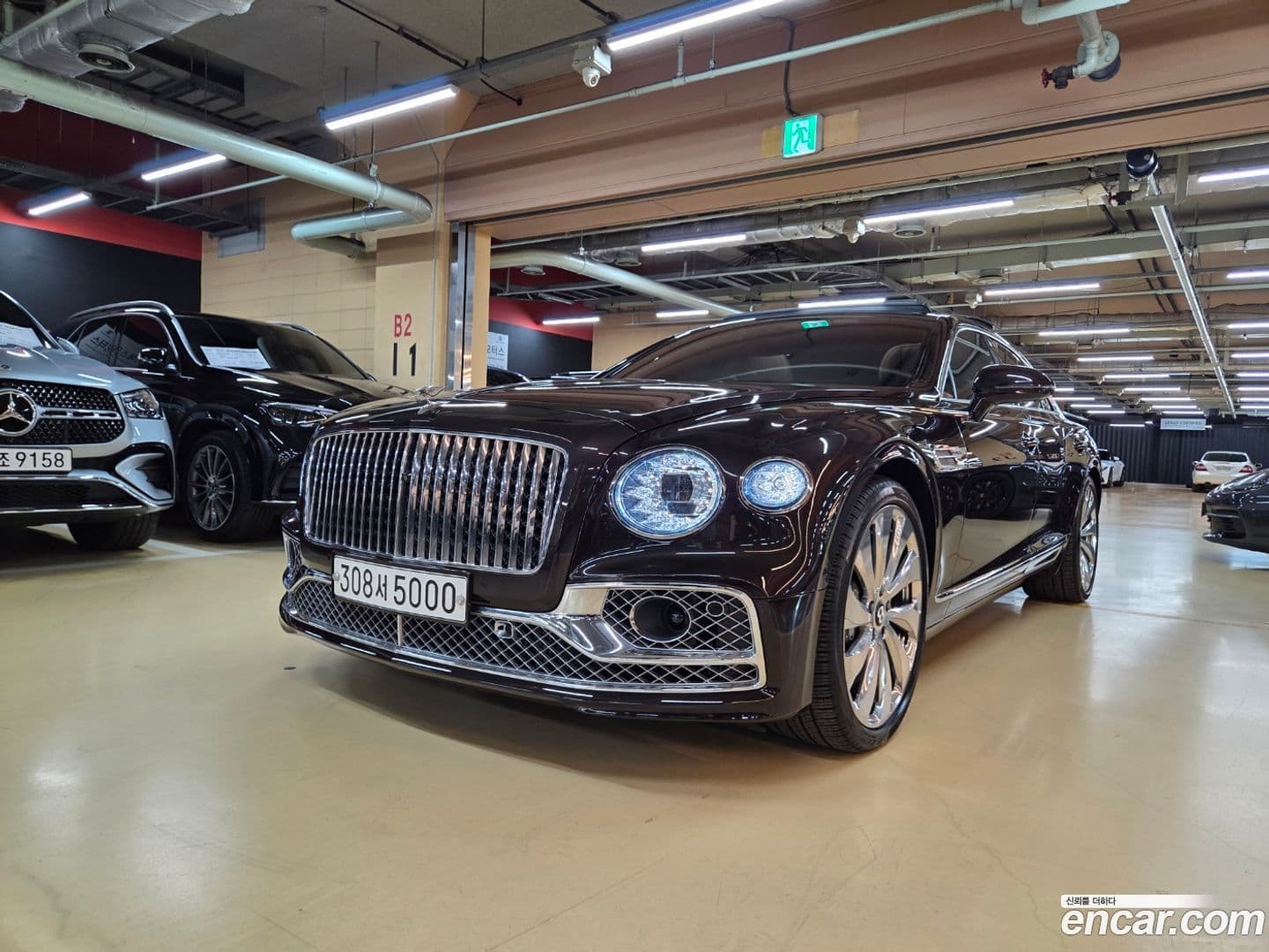 Main__Slider__Photo:Flying Spur Bentley 2021.3-0