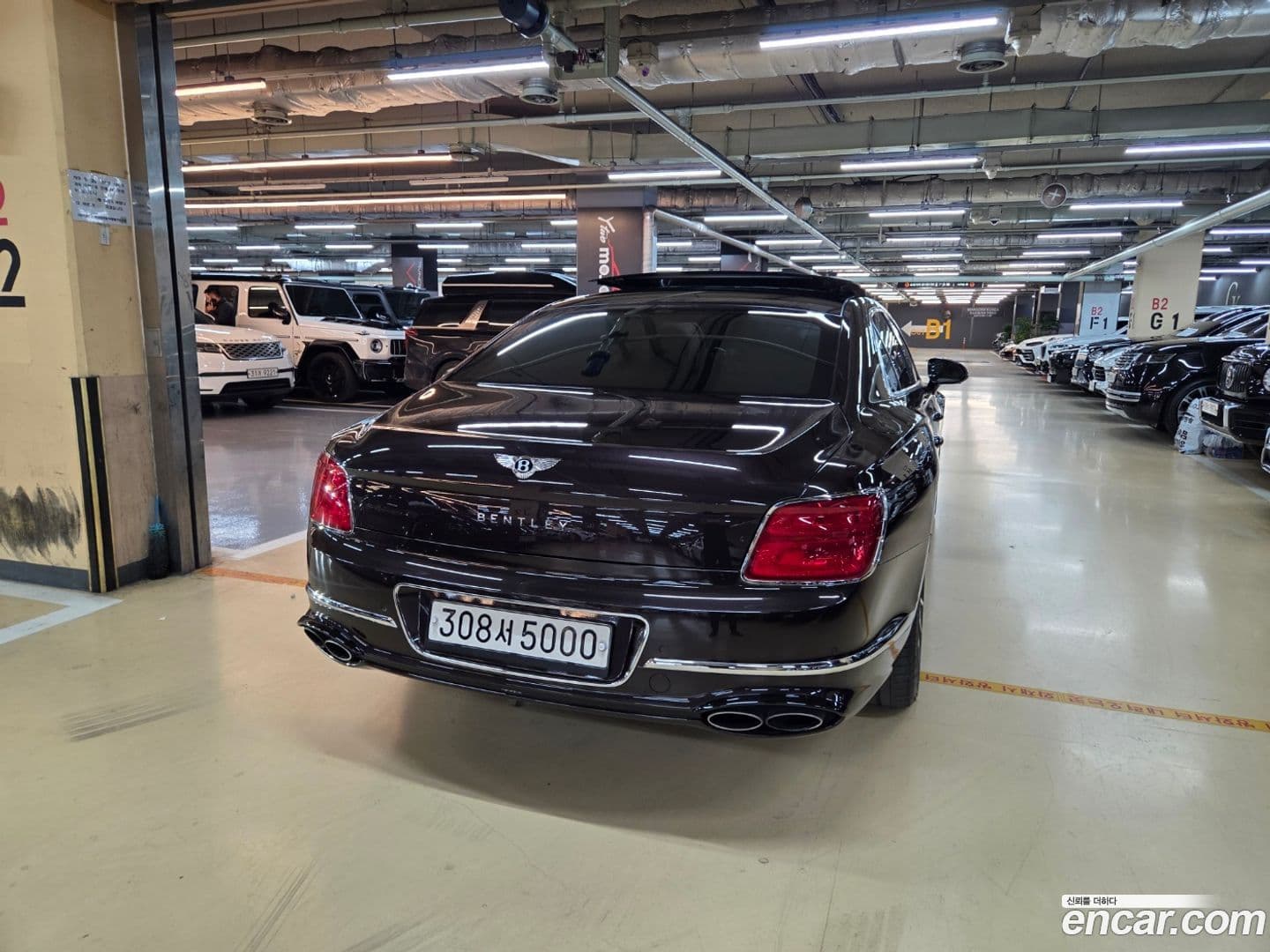 Main__Slider__Photo:Flying Spur Bentley 2021.3-2