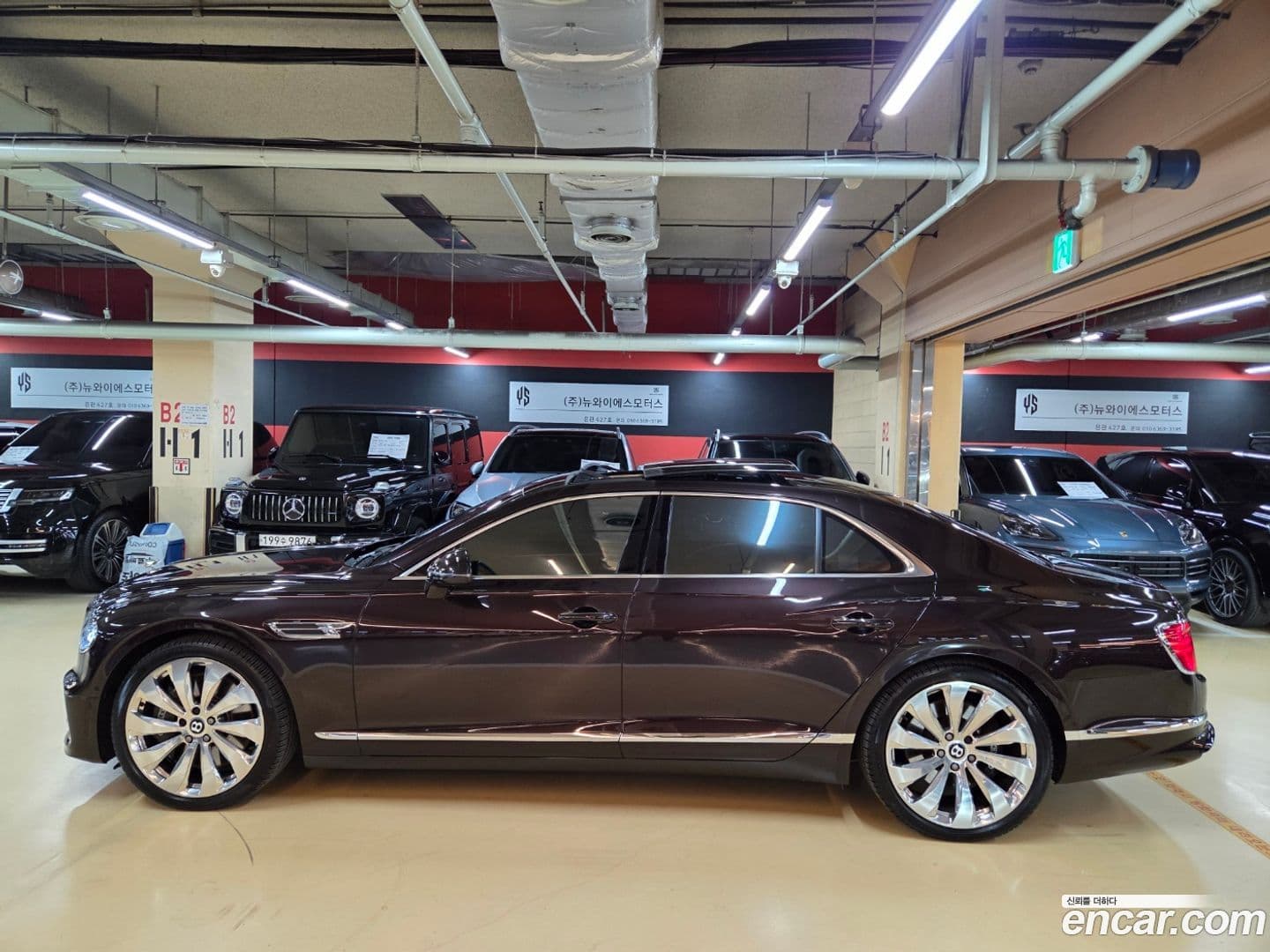 Main__Slider__Photo:Flying Spur Bentley 2021.3-3