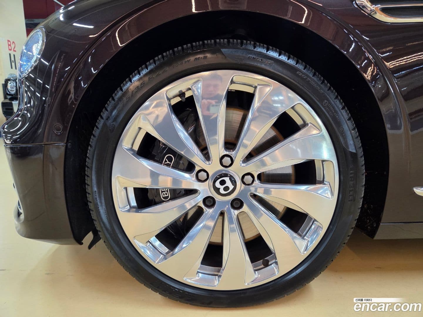 Main__Slider__Photo:Flying Spur Bentley 2021.3-19