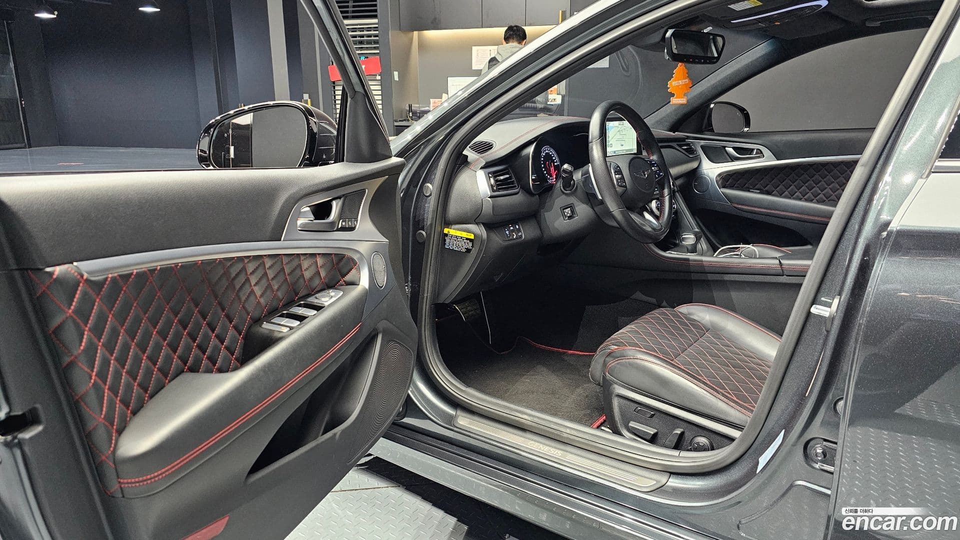 Main__Slider__Photo:G70 Genesis 2018.1-10