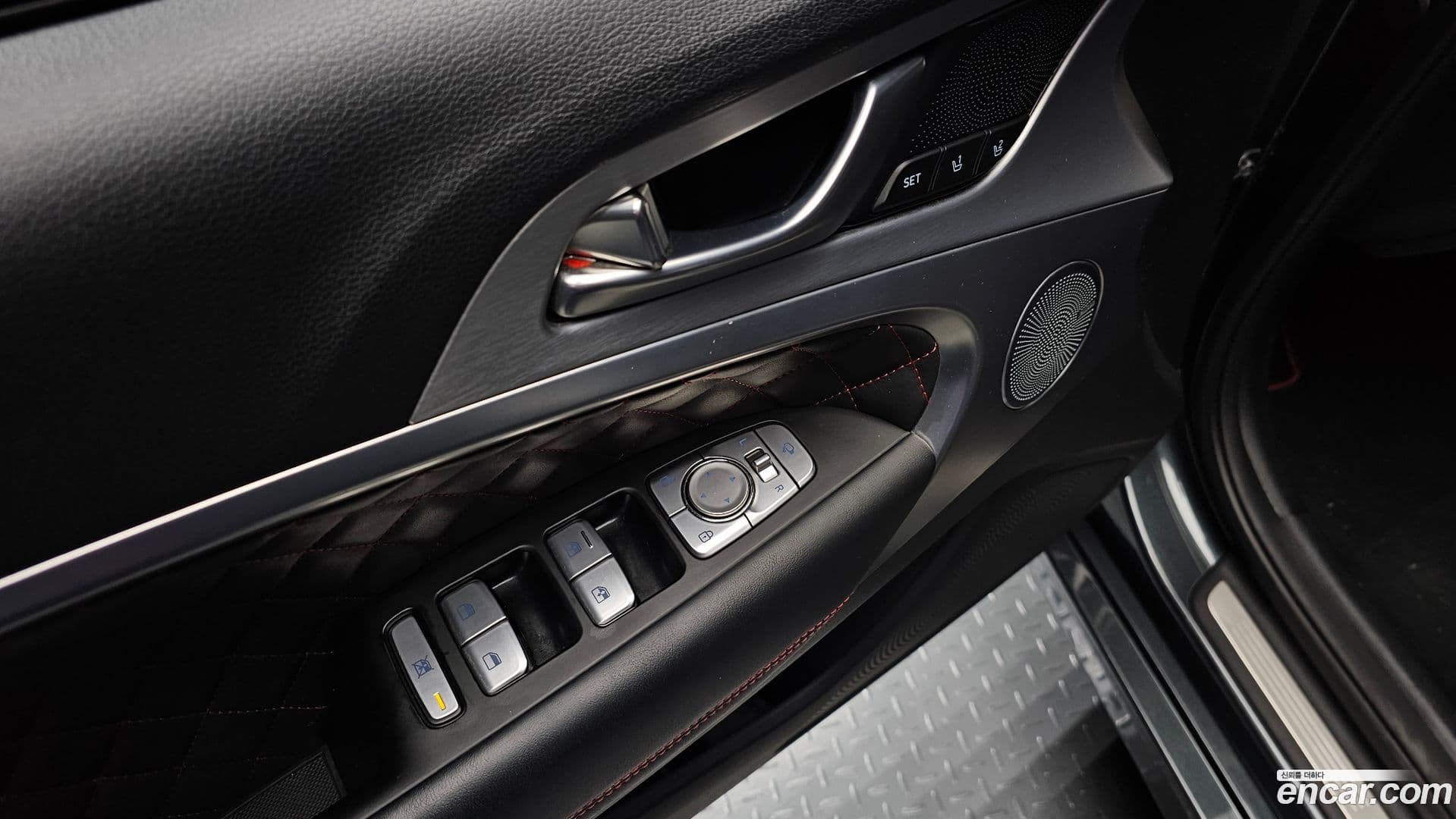 Main__Slider__Photo:G70 Genesis 2018.1-15