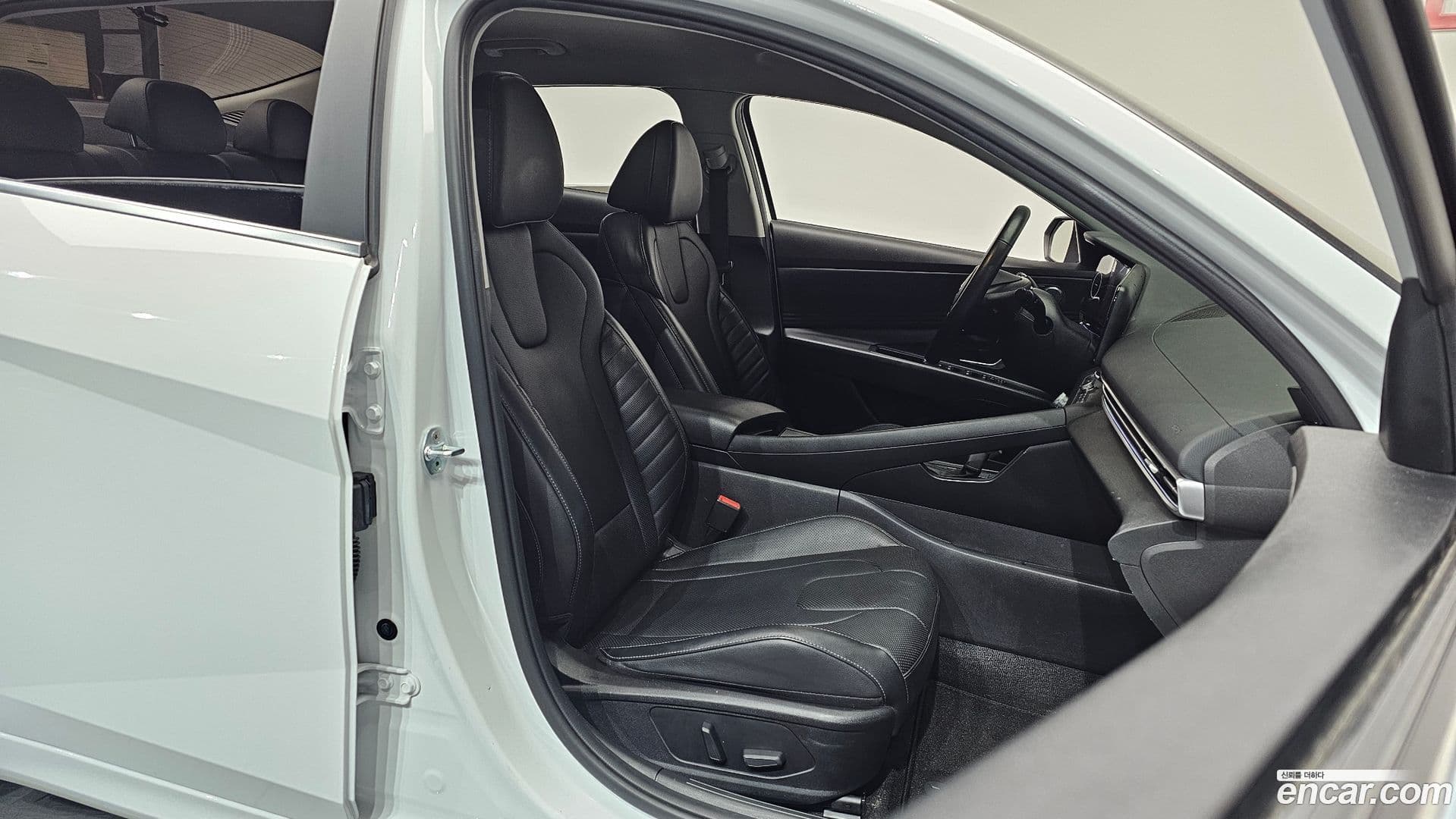 Main__Slider__Photo:AVANTE Hyundai 2022.3-9