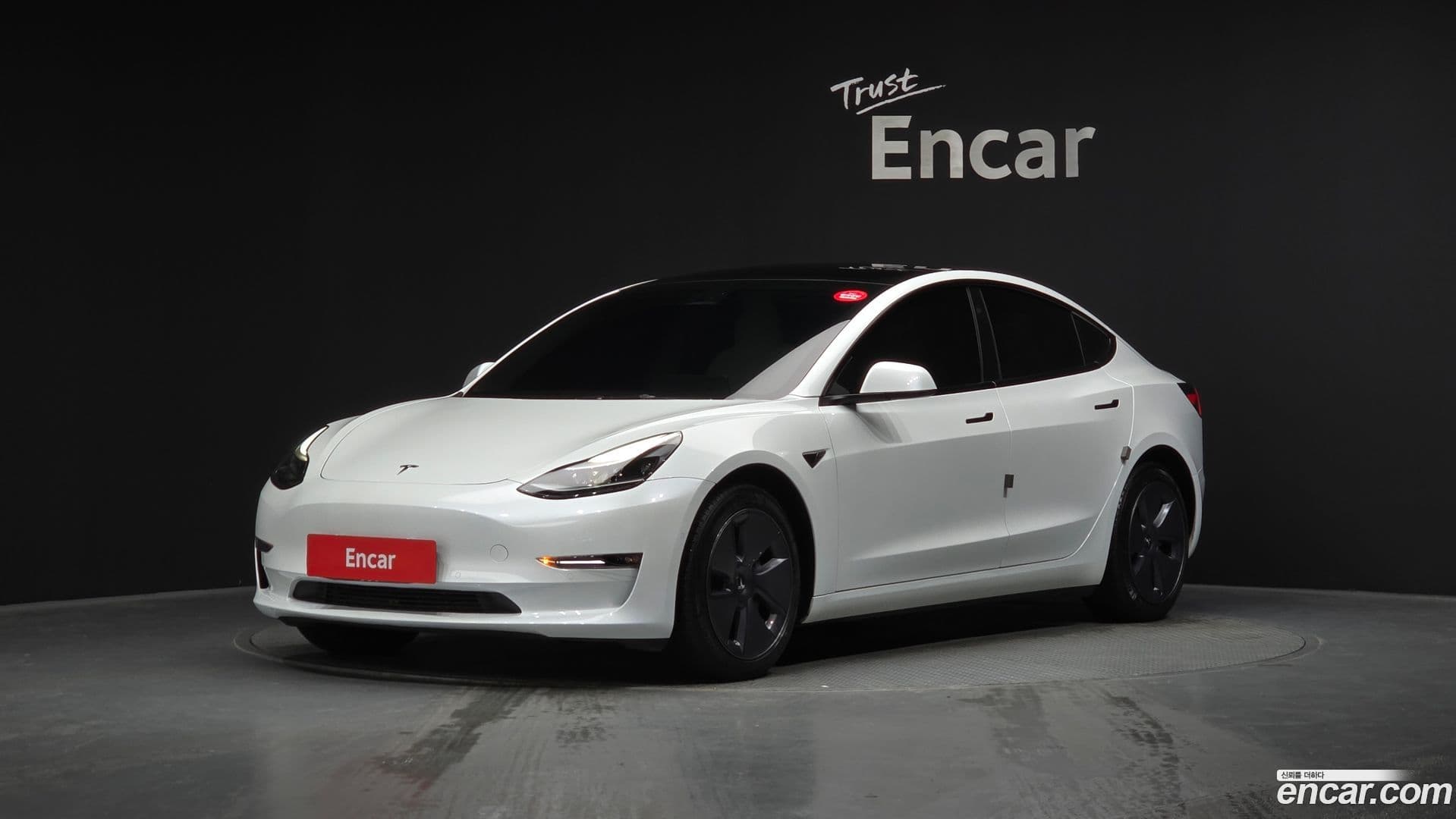 Main__Slider__Photo:Model 3 Tesla 2022.7-0