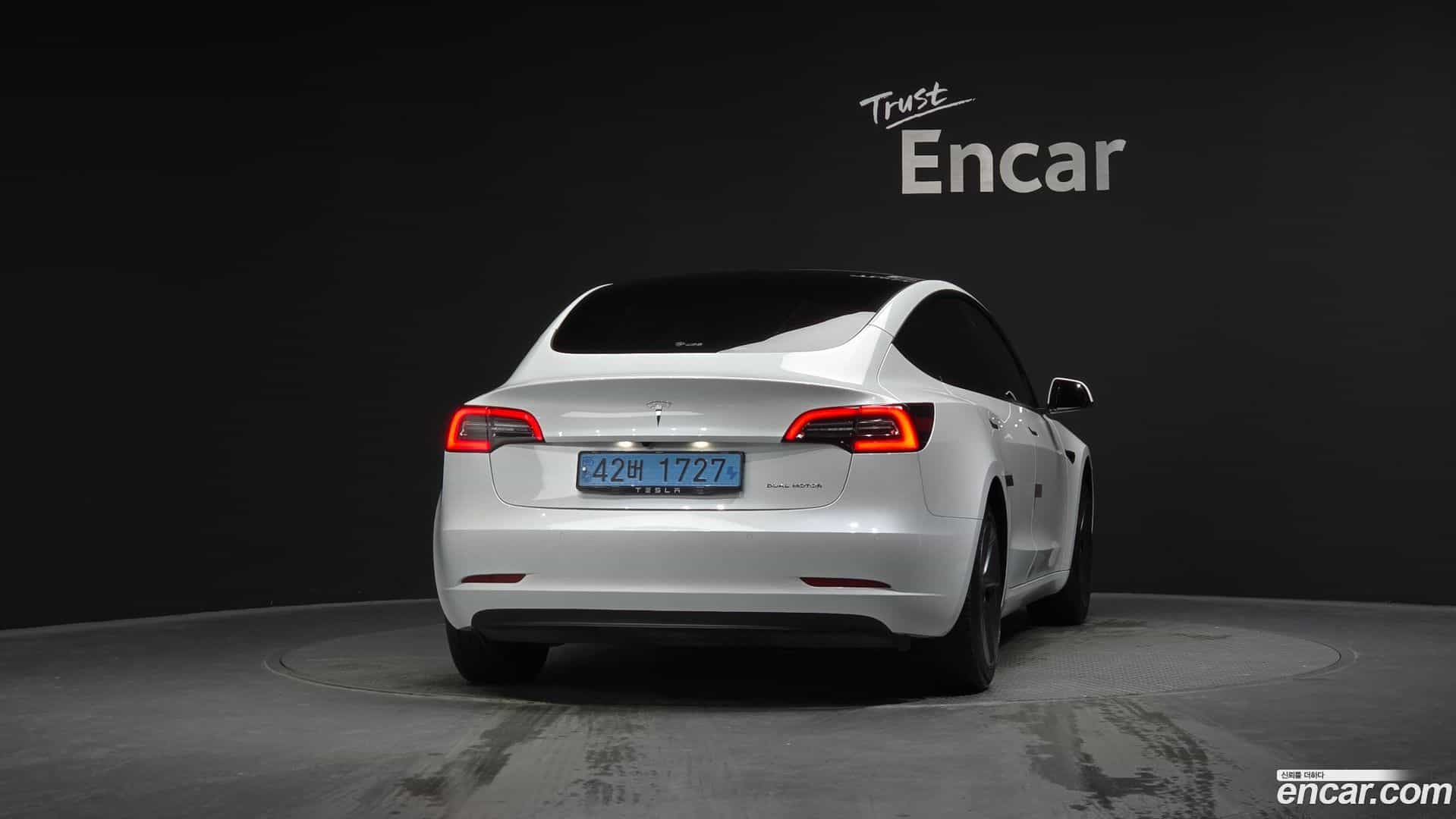 Model 3 Tesla 2022.7-OUTER-004