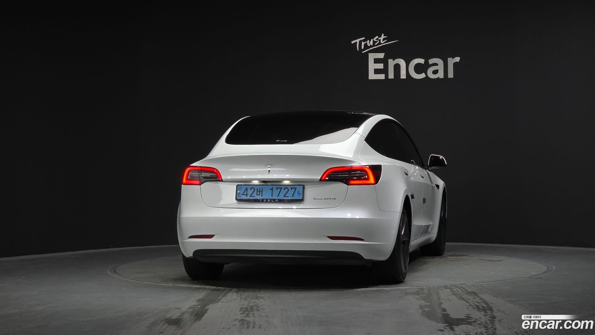 Main__Slider__Photo:Model 3 Tesla 2022.7-3