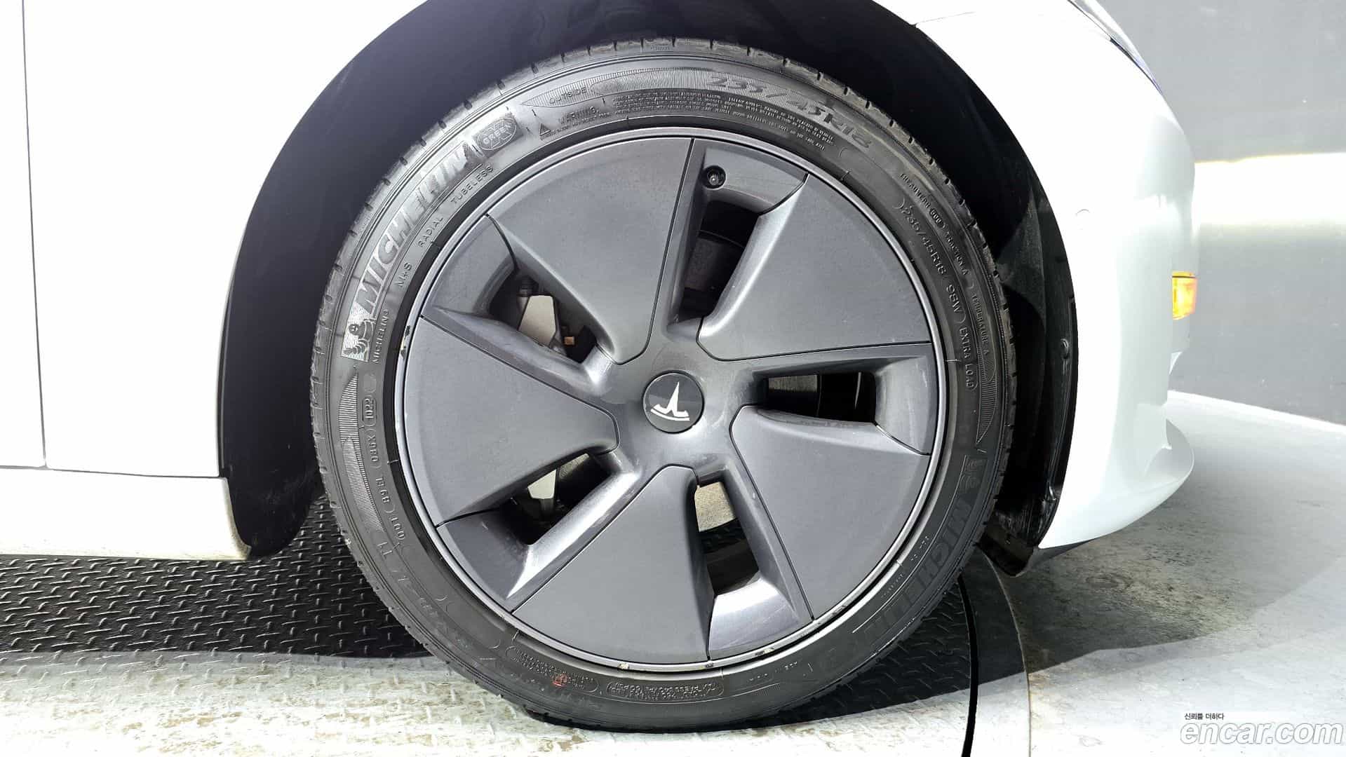 Model 3 Tesla 2022.7-OUTER-005