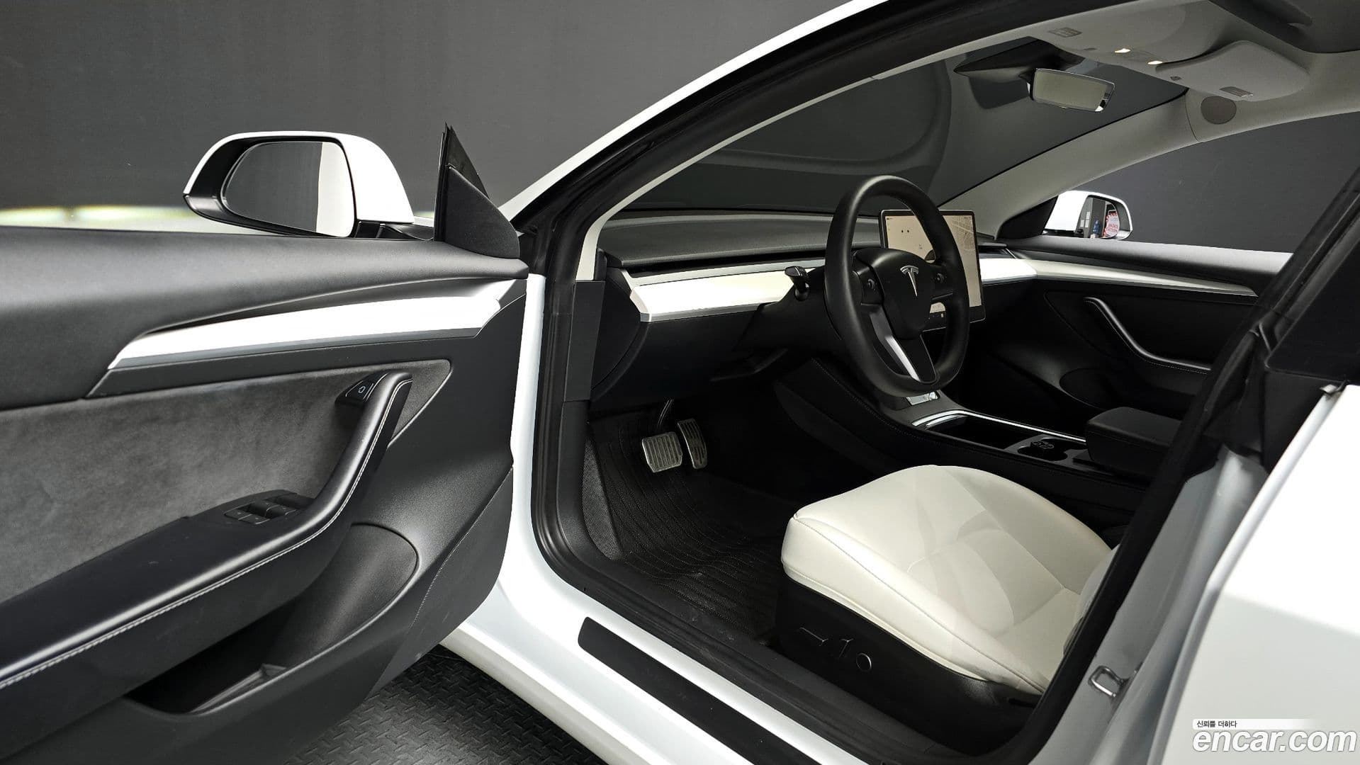 Main__Slider__Photo:Model 3 Tesla 2022.7-10