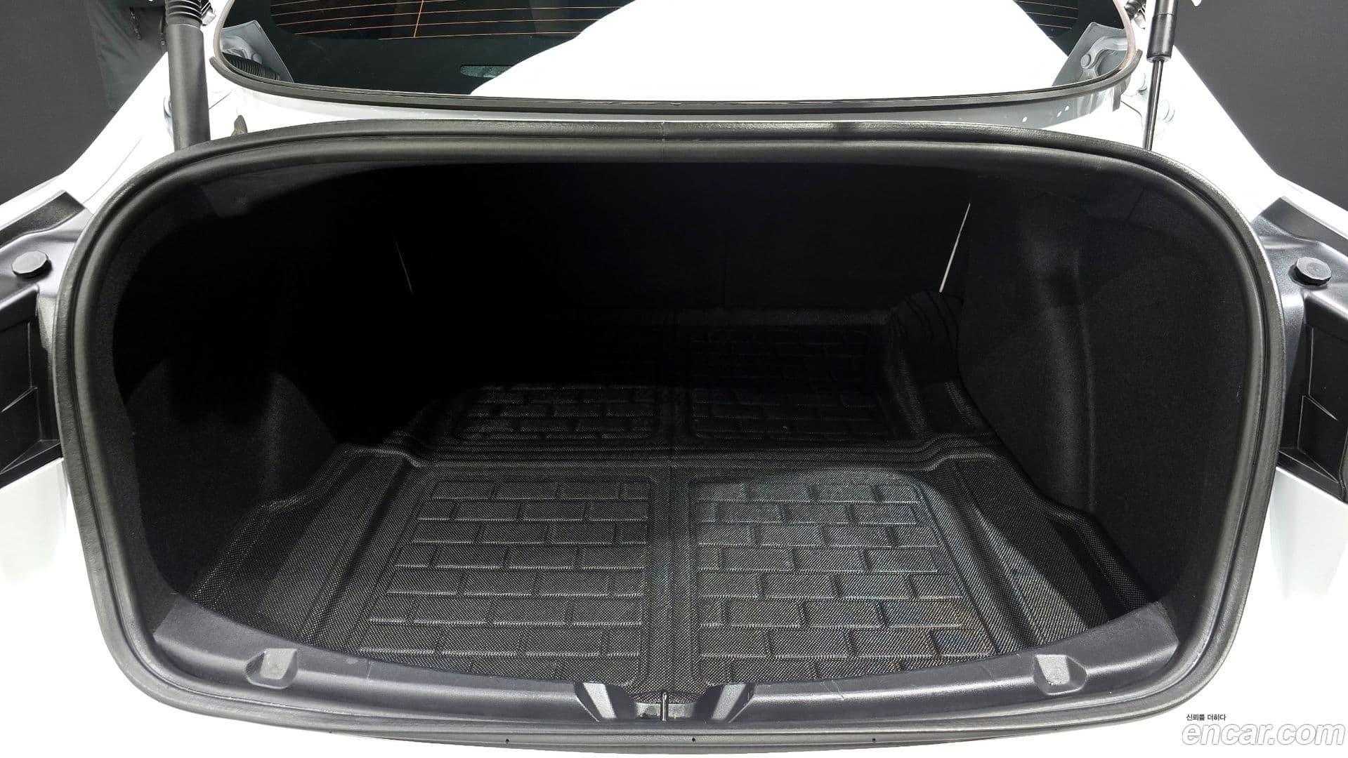 Main__Slider__Photo:Model 3 Tesla 2022.7-18