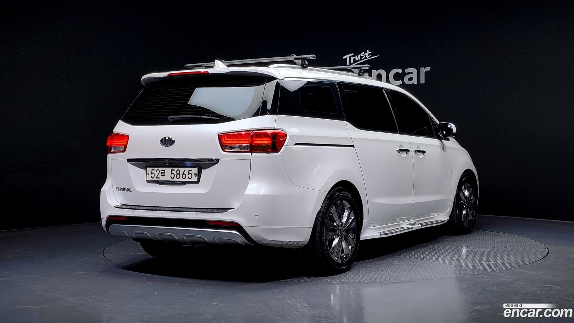 Main__Slider__Photo:Canival Kia 2016.1-1