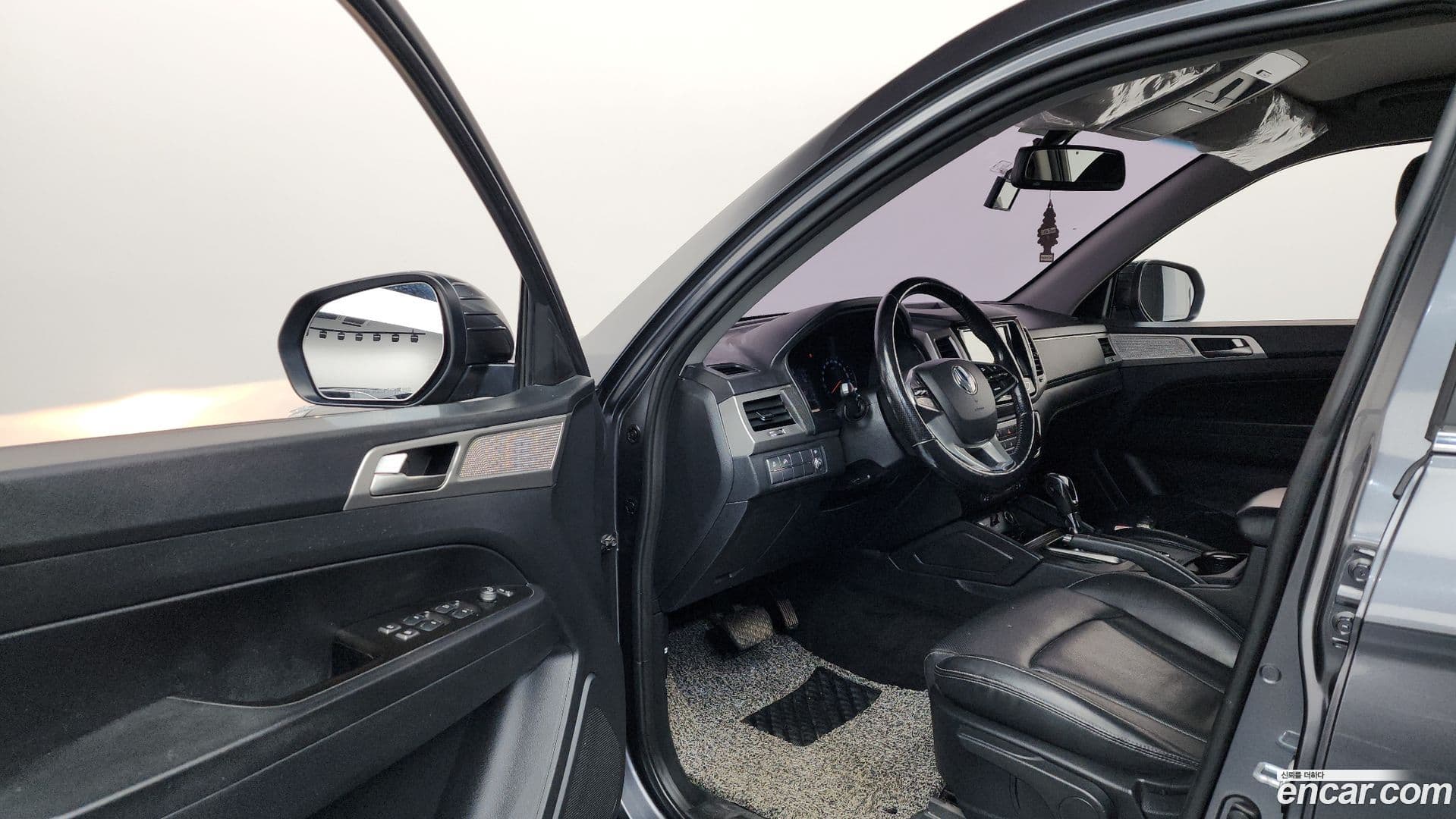 Main__Slider__Photo:Rexton KG Mobility 2018.11-9