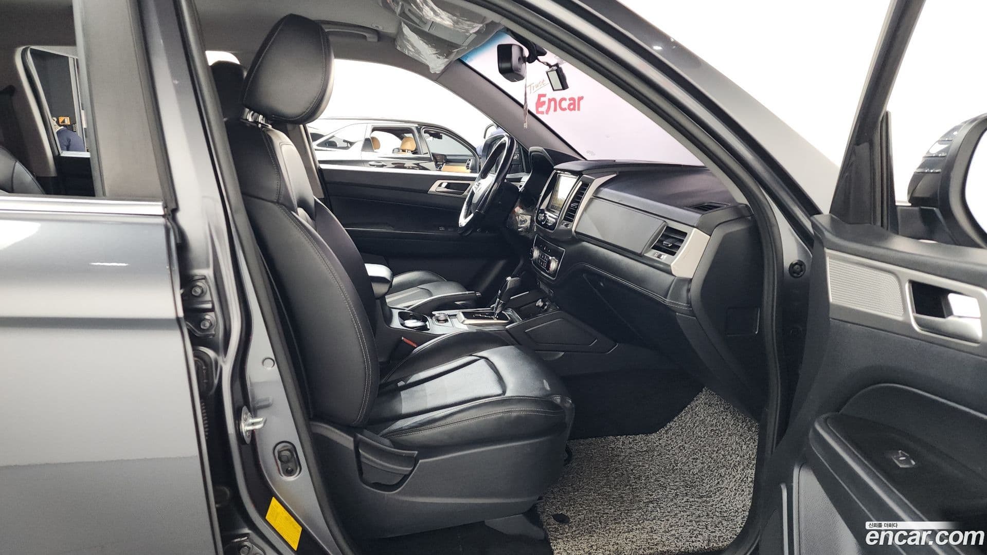 Main__Slider__Photo:Rexton KG Mobility 2018.11-10