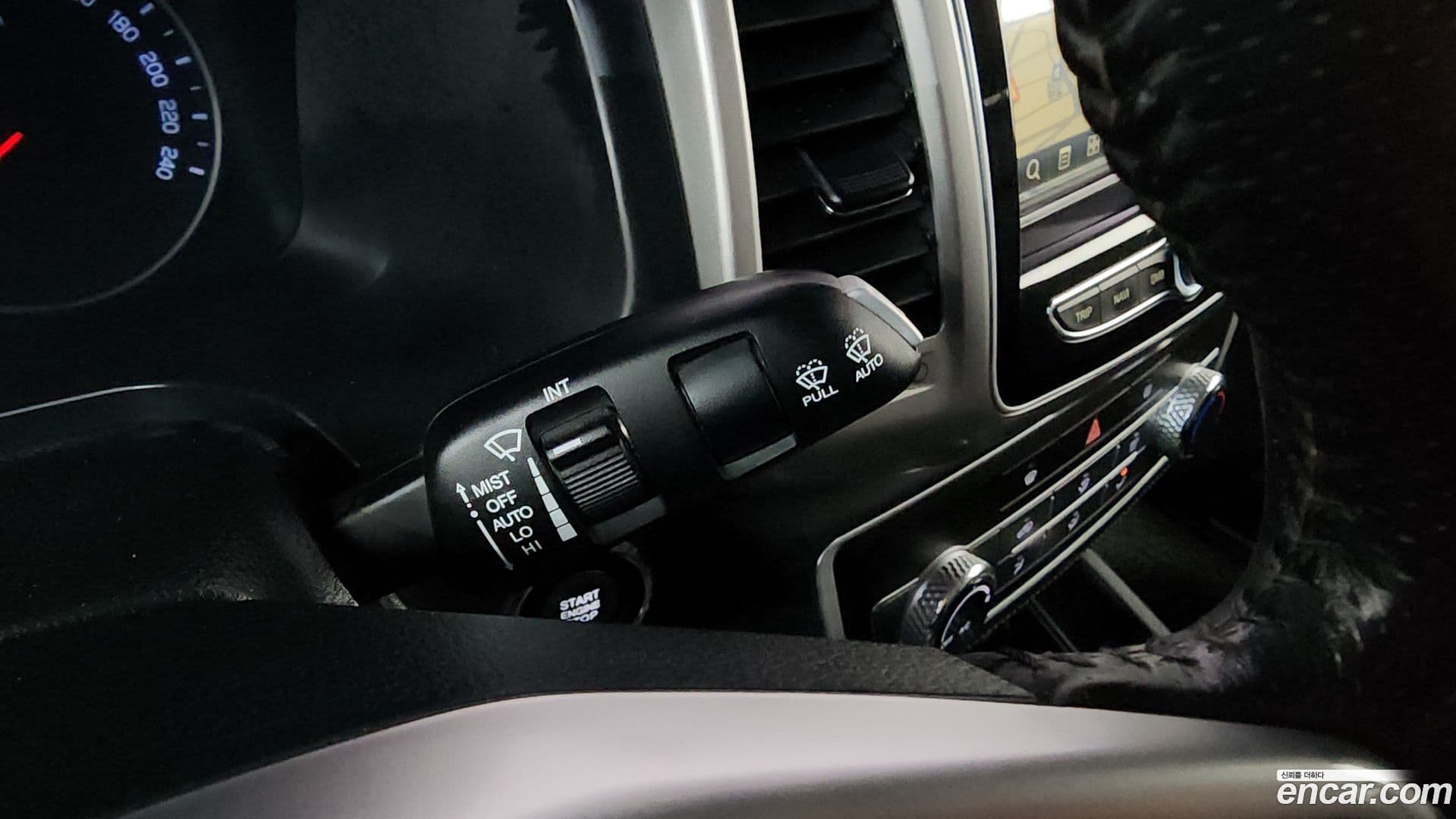 Main__Slider__Photo:Rexton KG Mobility 2018.11-18