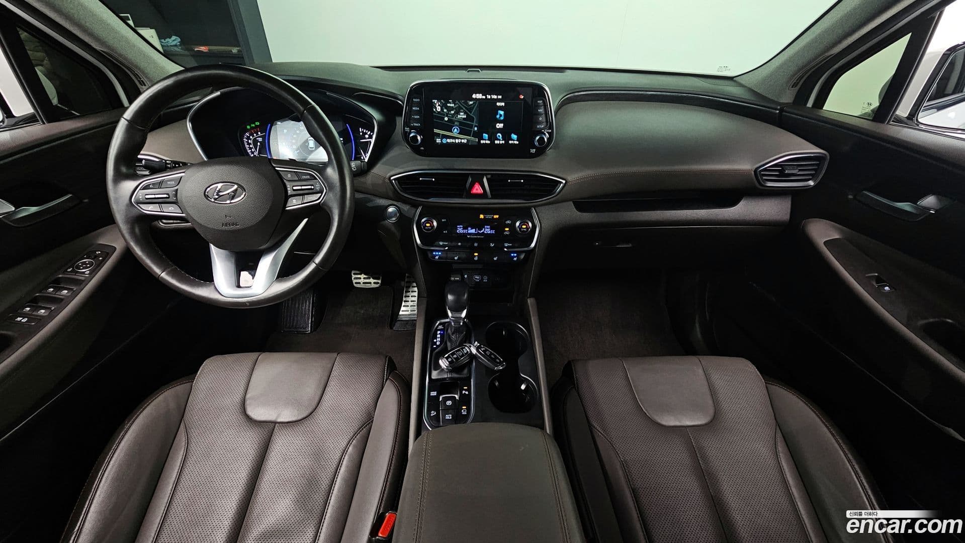 Main__Slider__Photo:Santafe Hyundai 2018.6-6