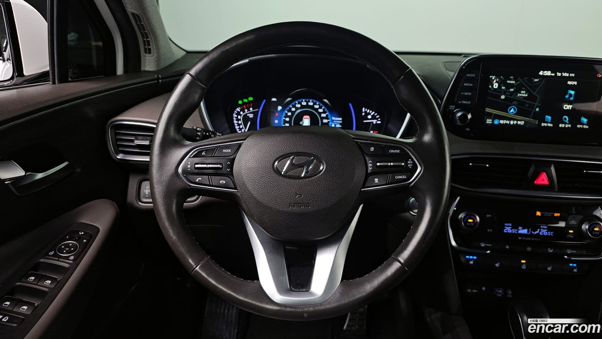 Main__Slider__Photo:Santafe Hyundai 2018.6-12